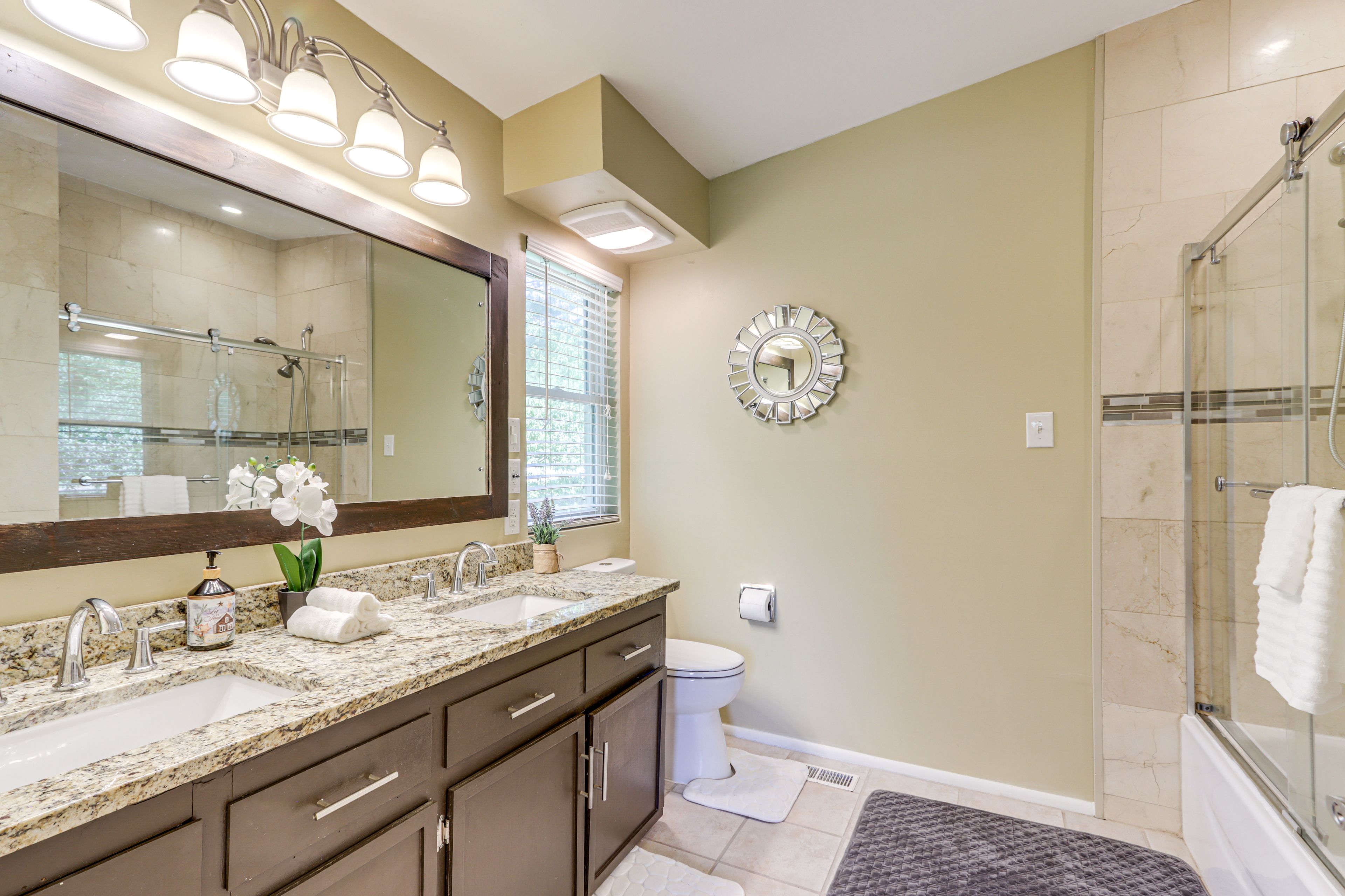 En-Suite Bathroom | Towels Provided