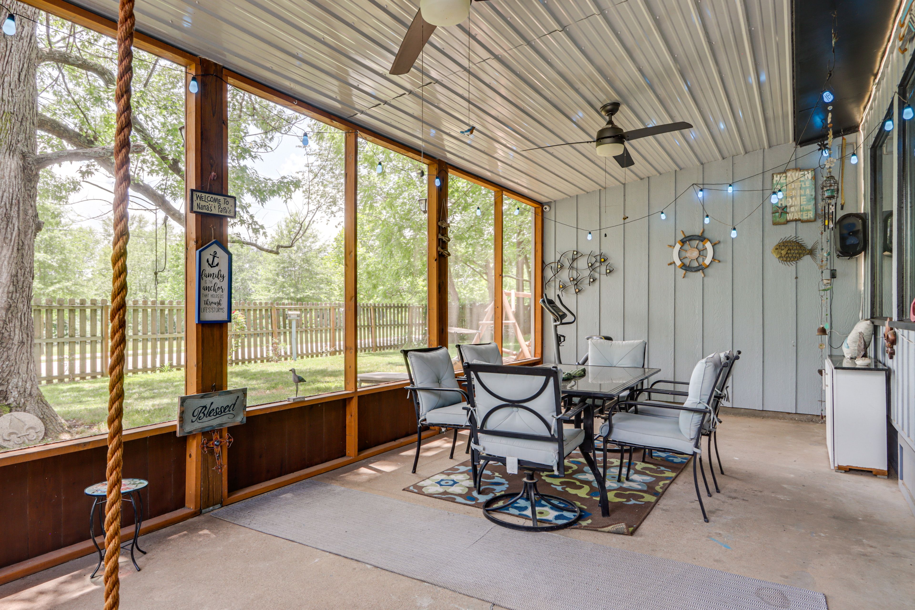 Screened Porch | Outdoor Dining