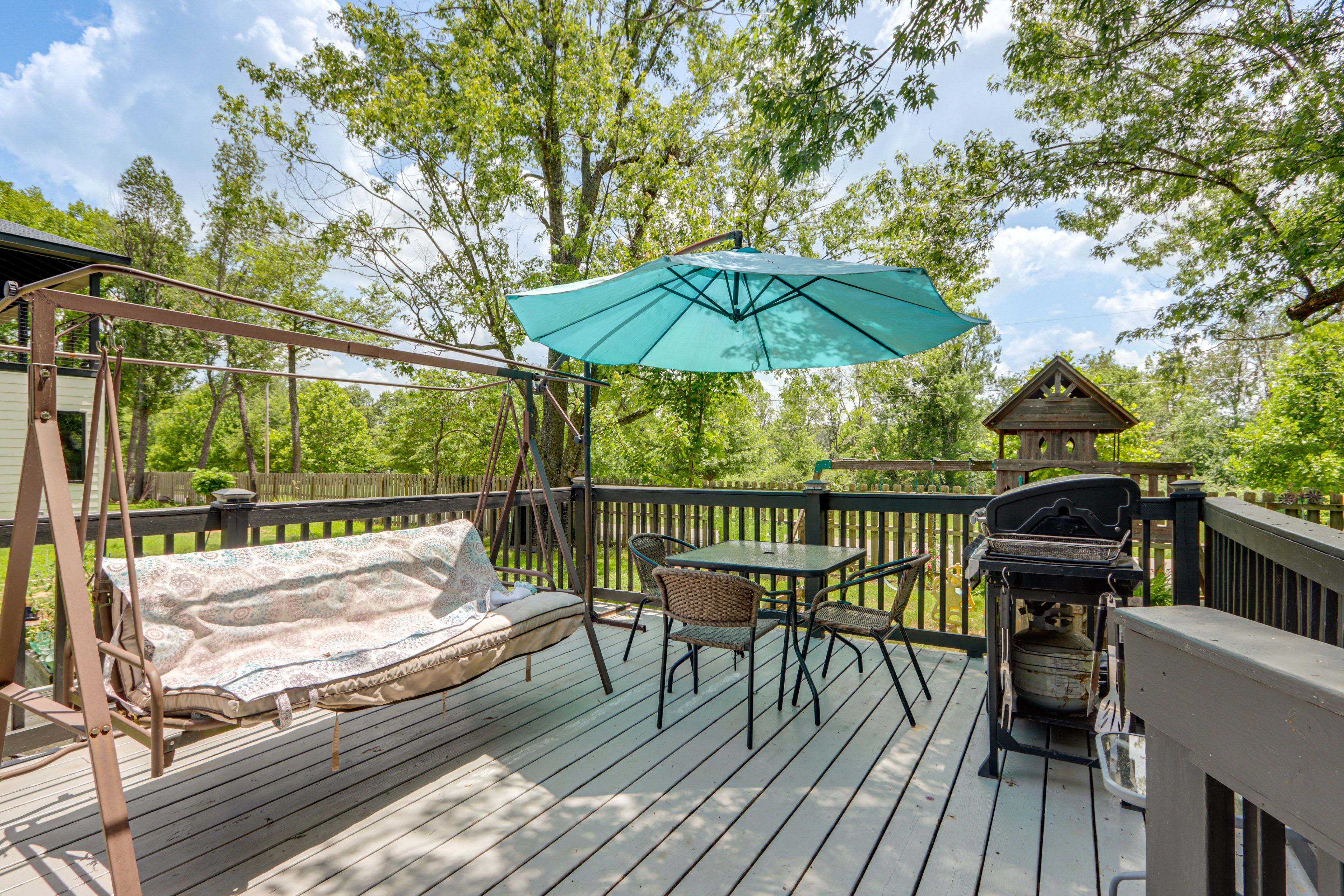 Deck | Gas Grill | 2 Mi to the Botanical Garden of the Ozarks