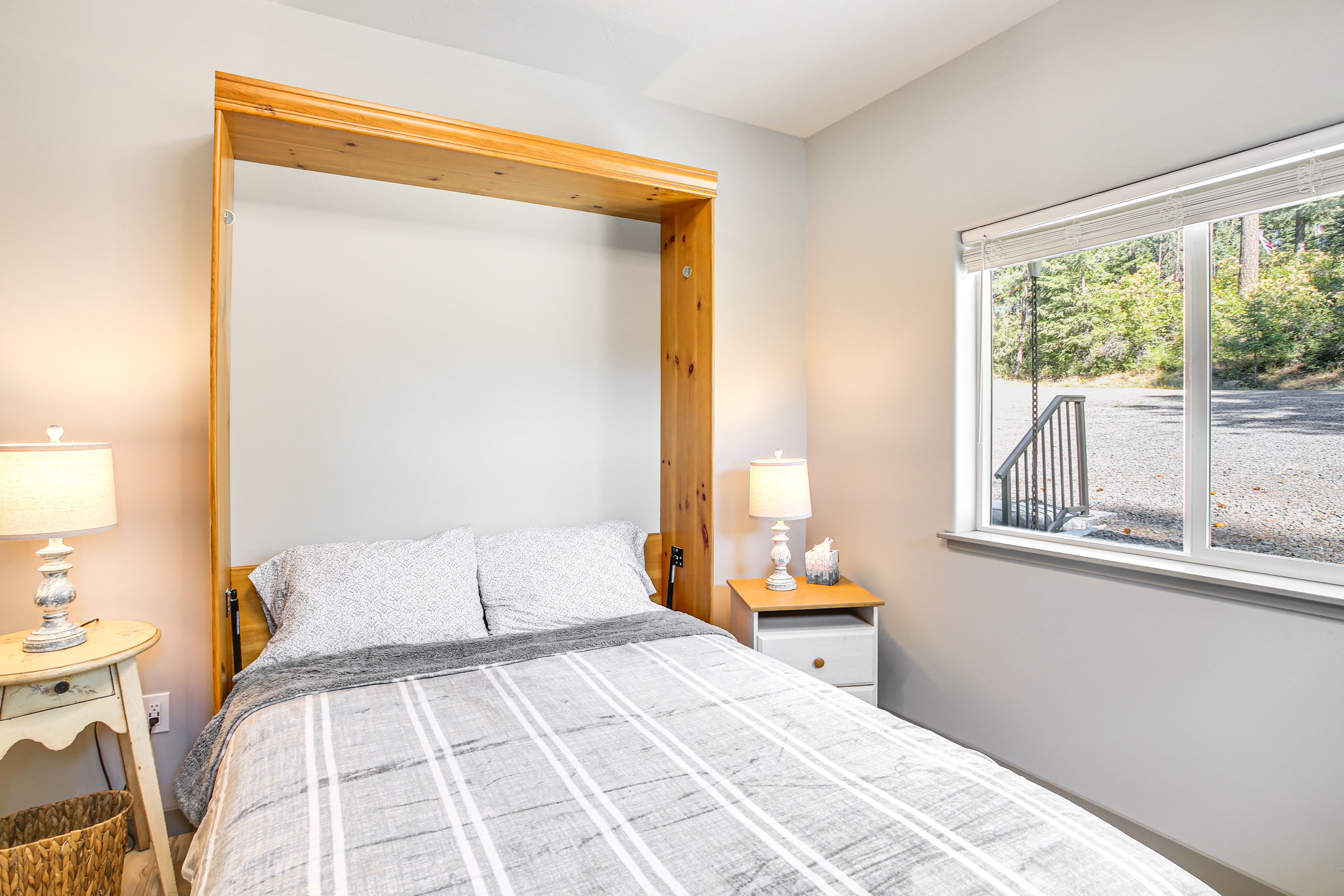 Bedroom 2 | Queen Murphy Bed