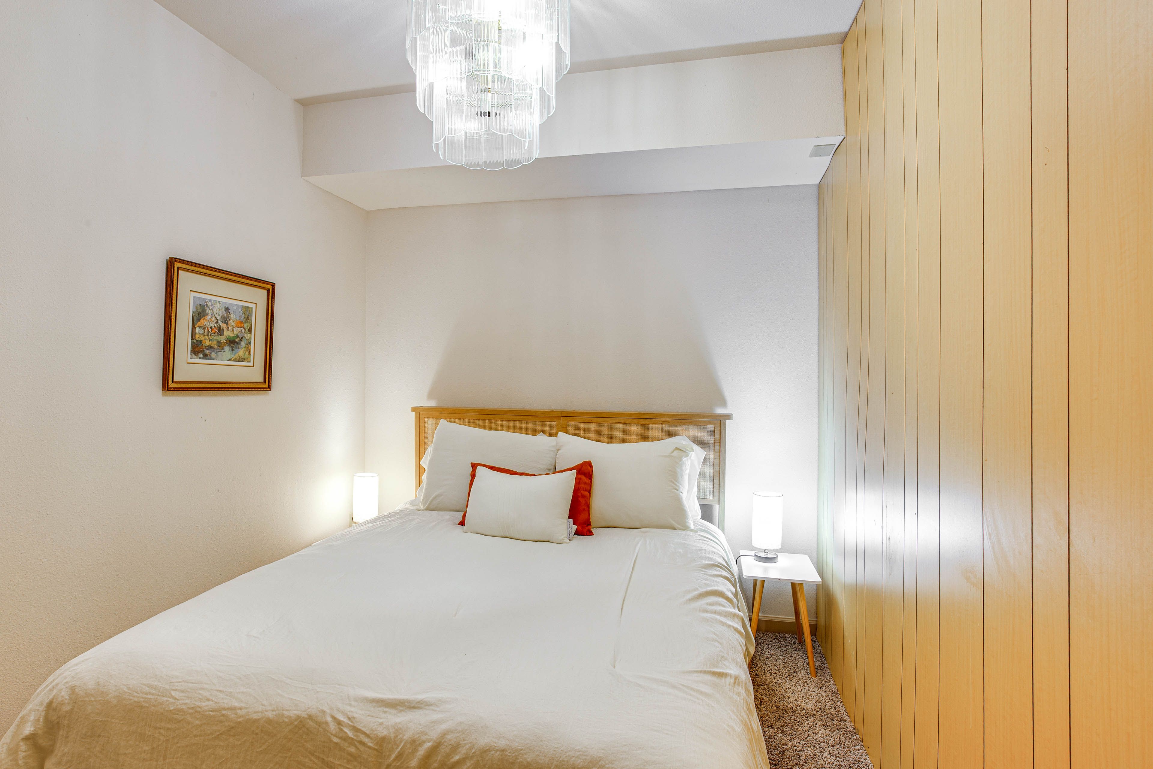 Bonus Room 1 | Queen Bed | Lower Level