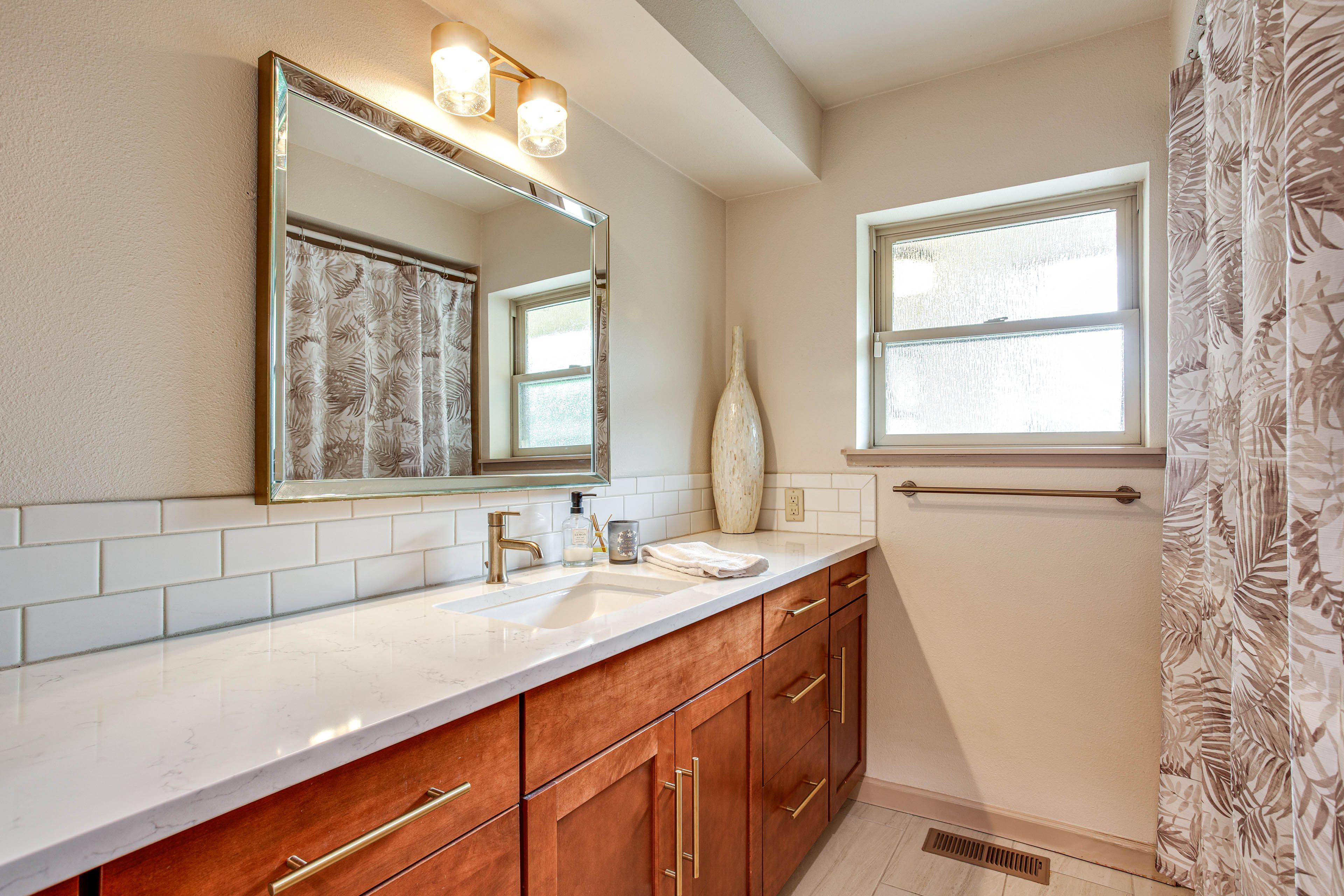 Full Bathroom | Main Level