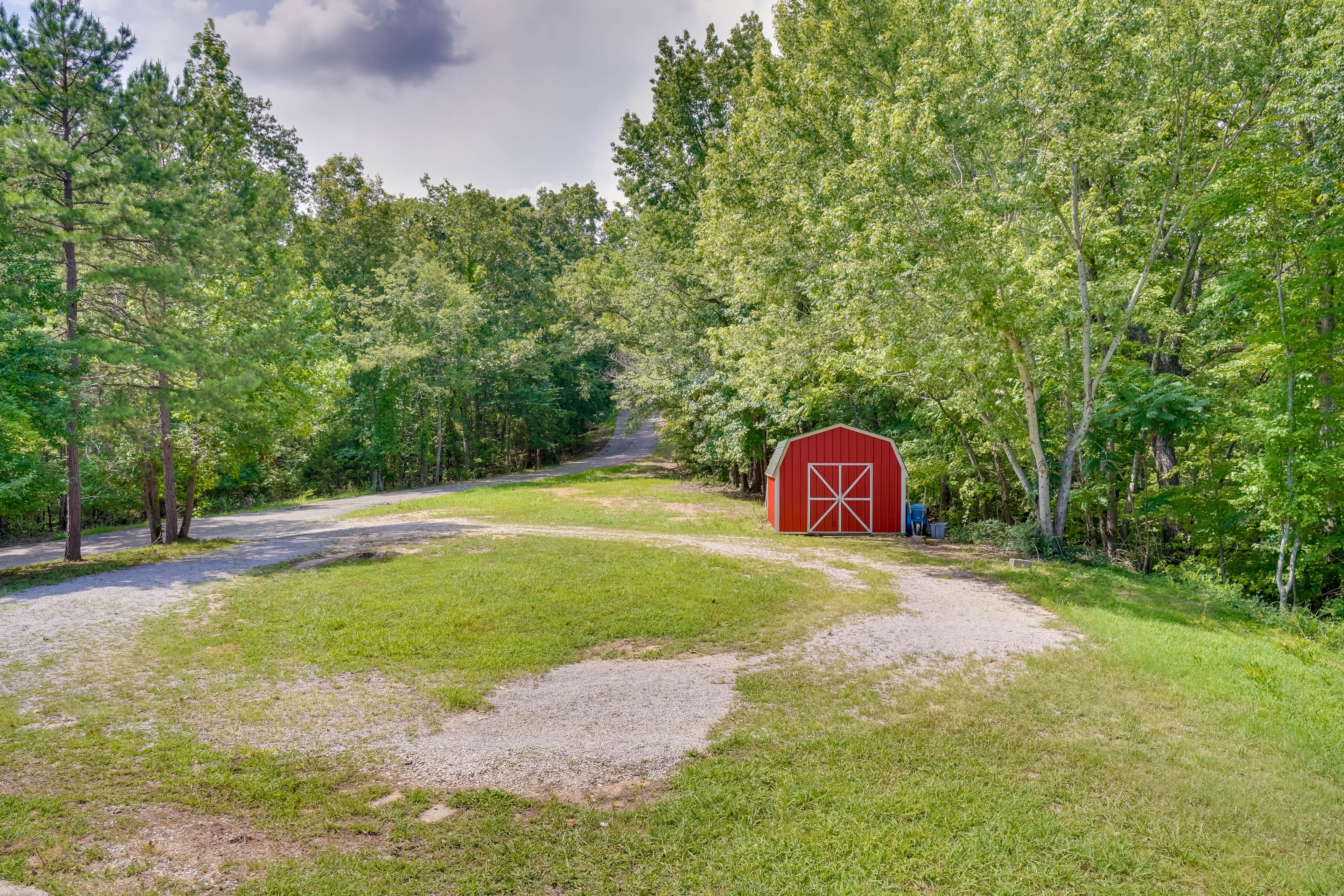 Parking | Unpaved Driveway (4 Vehicles)