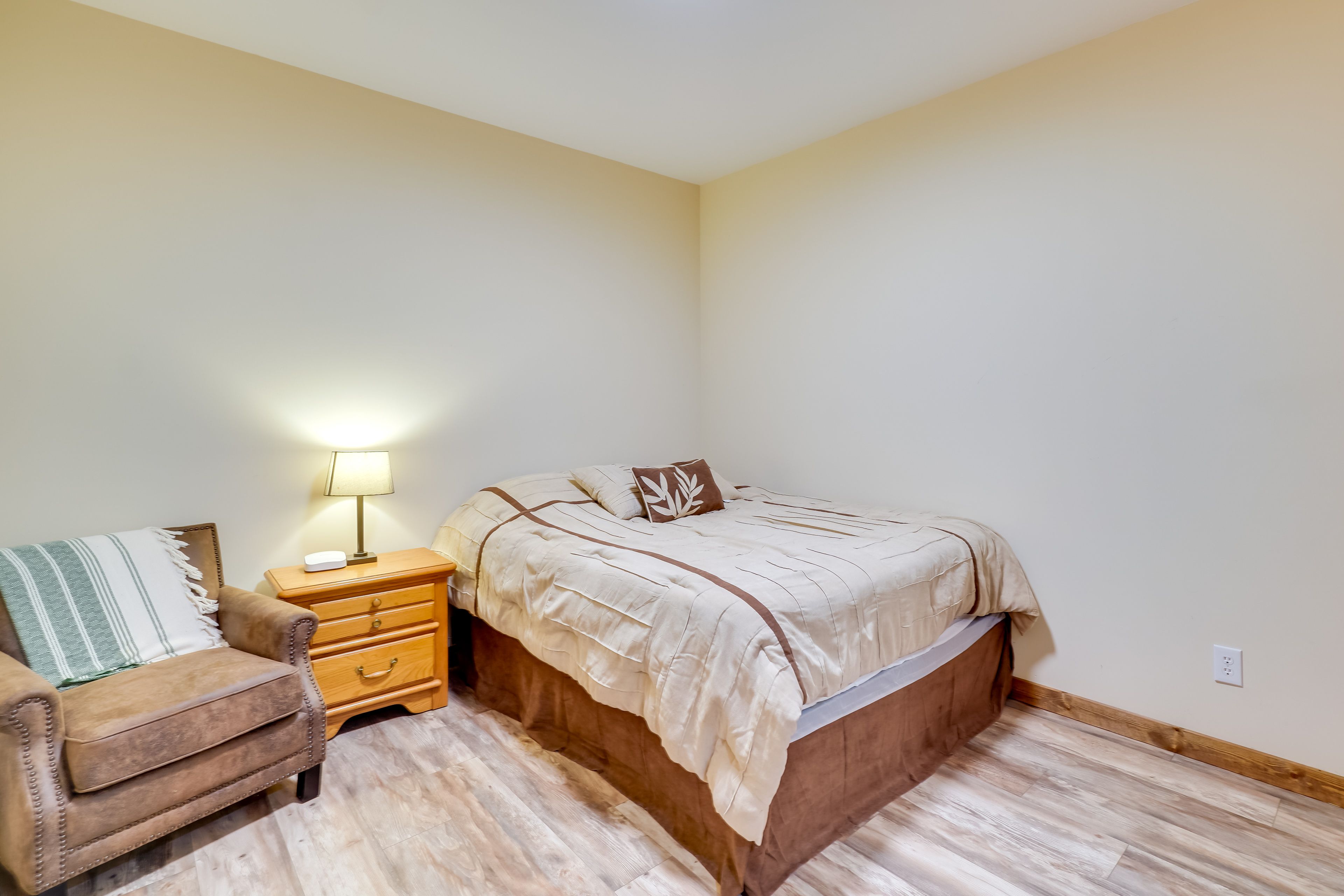 Bedroom 2 | Queen Bed | Lower Level