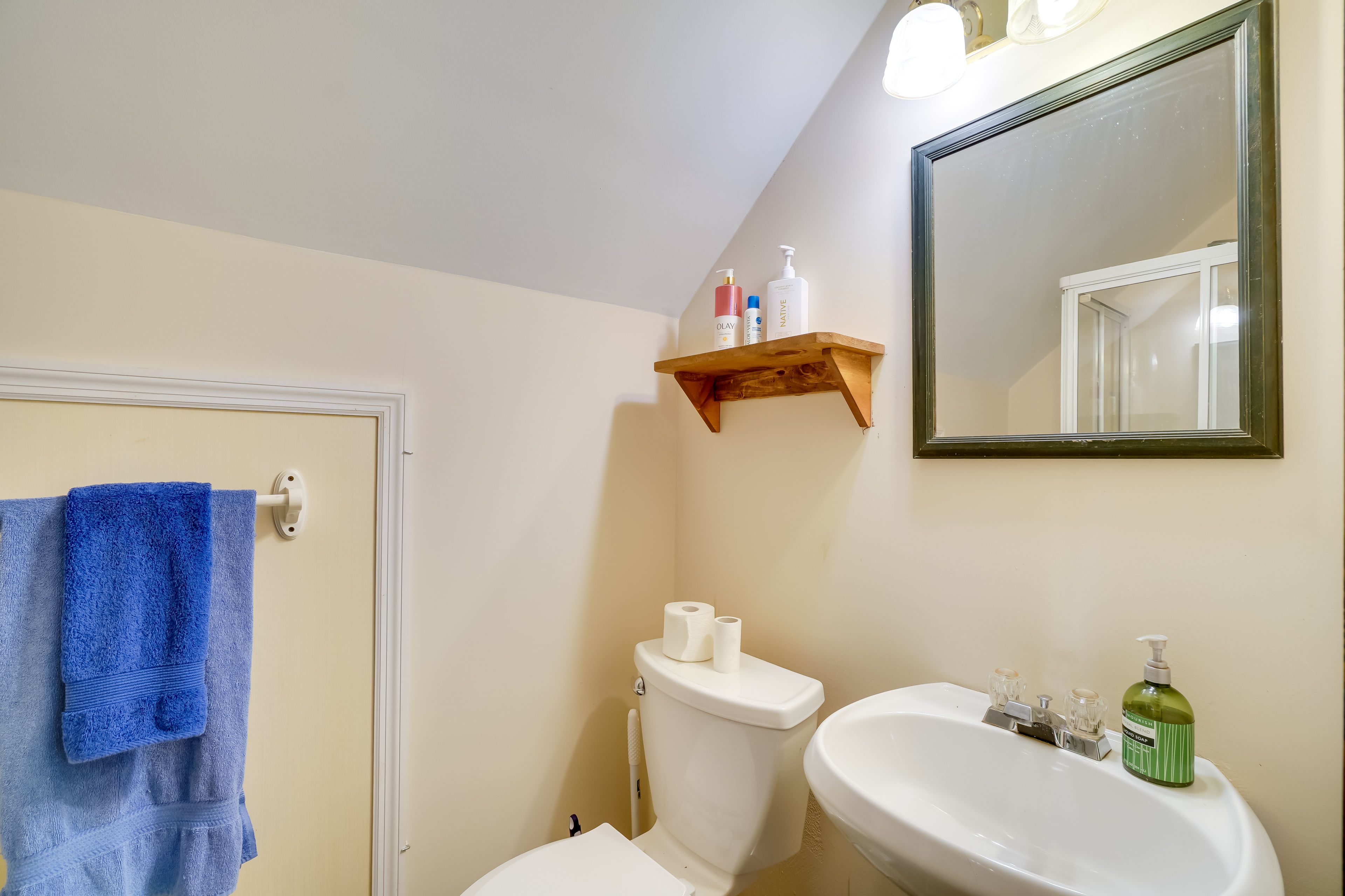 Full Bathroom | Upper Level