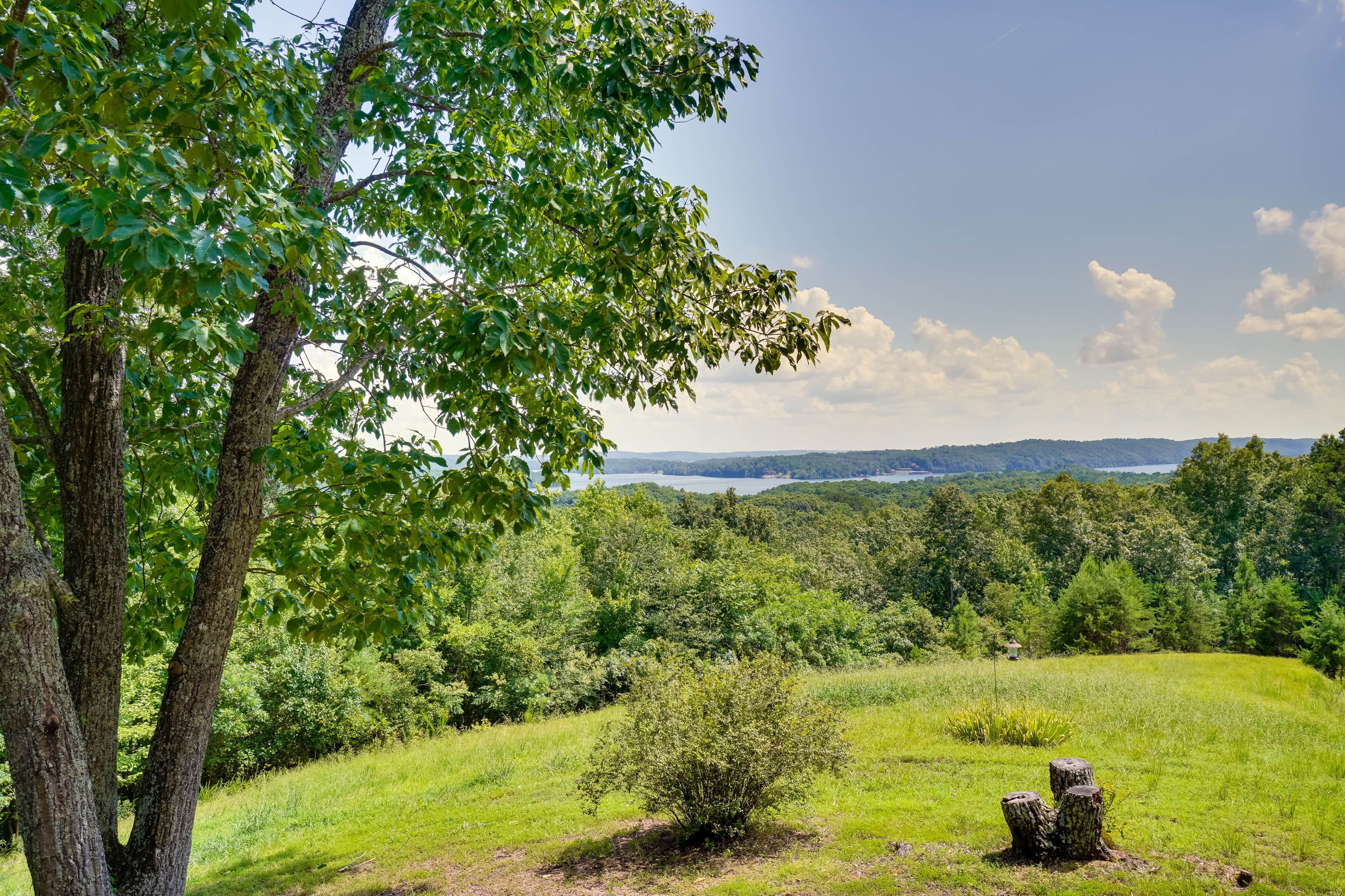 Exterior | Lake Views | Private Yard | Picnic Table