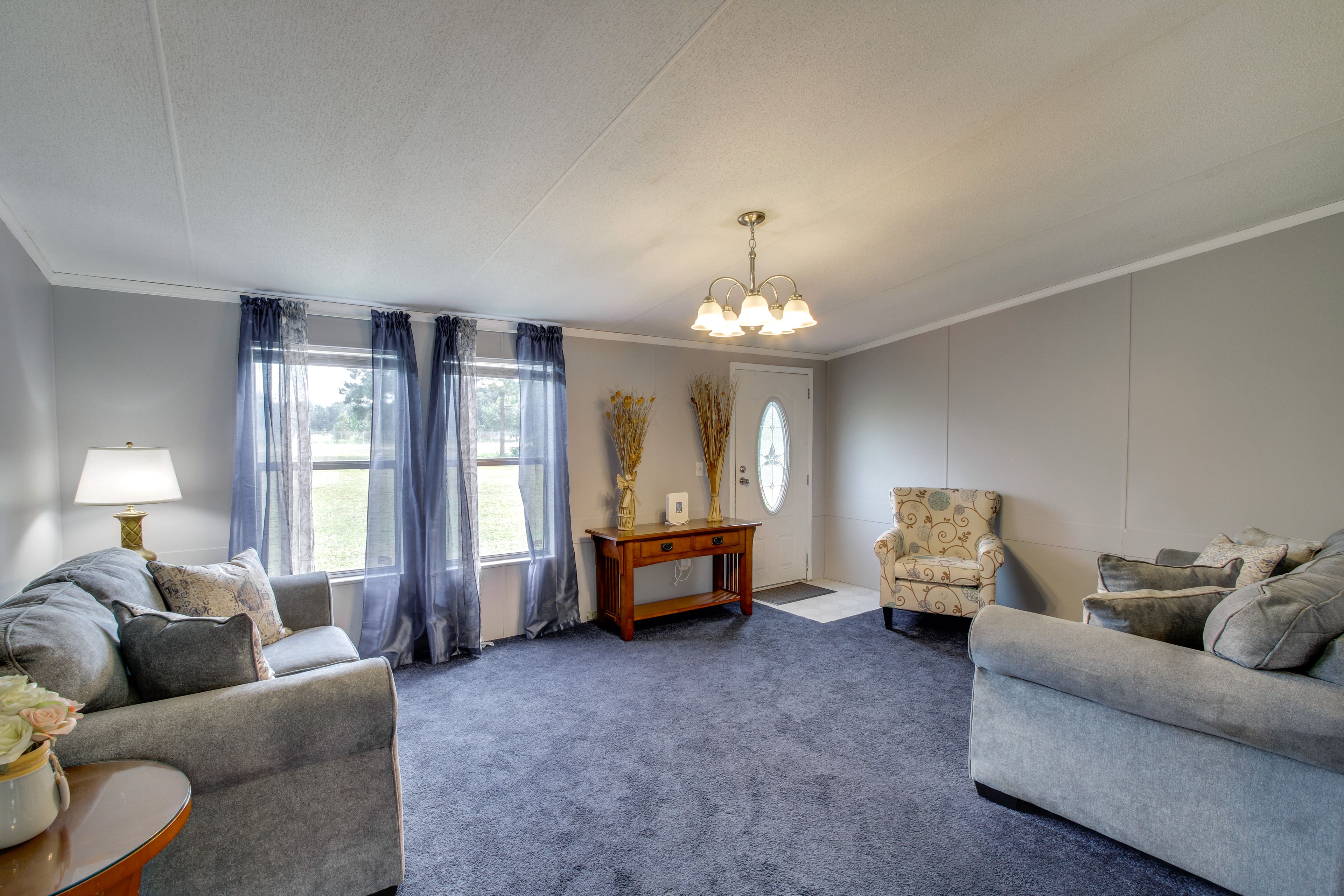 Living Room | Free WiFi | Central A/C & Heating