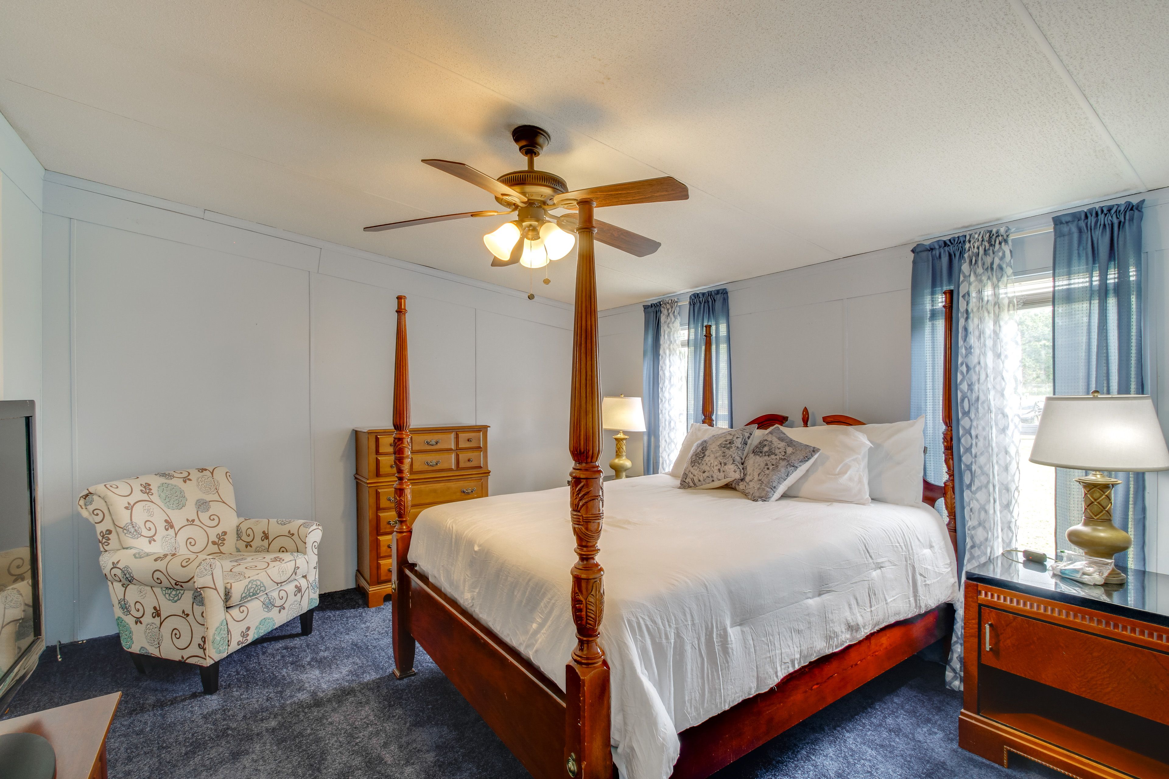 Bedroom 1 | Queen Bed | En-Suite Bathroom