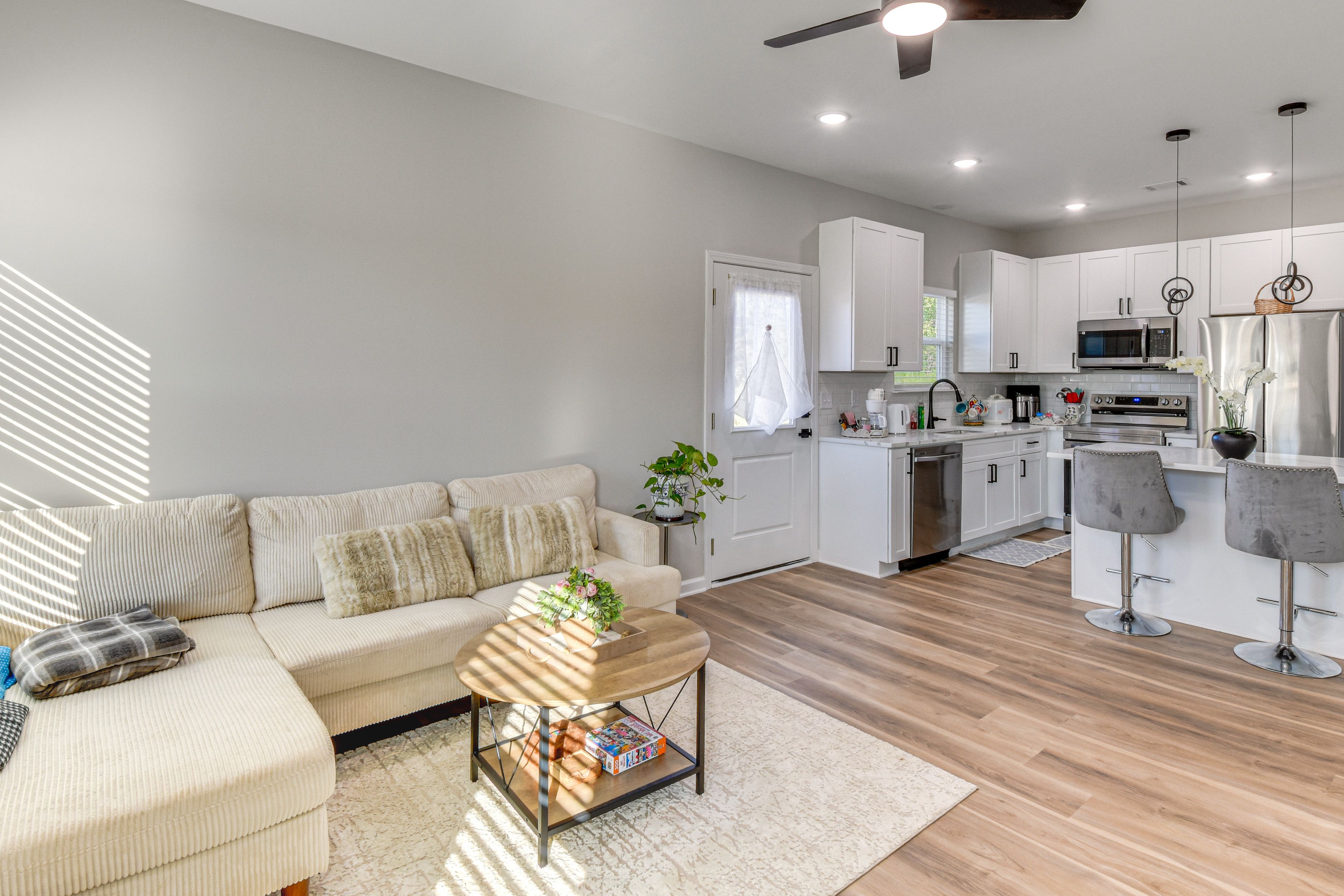 Living Room | Free WiFi | Central A/C & Heat