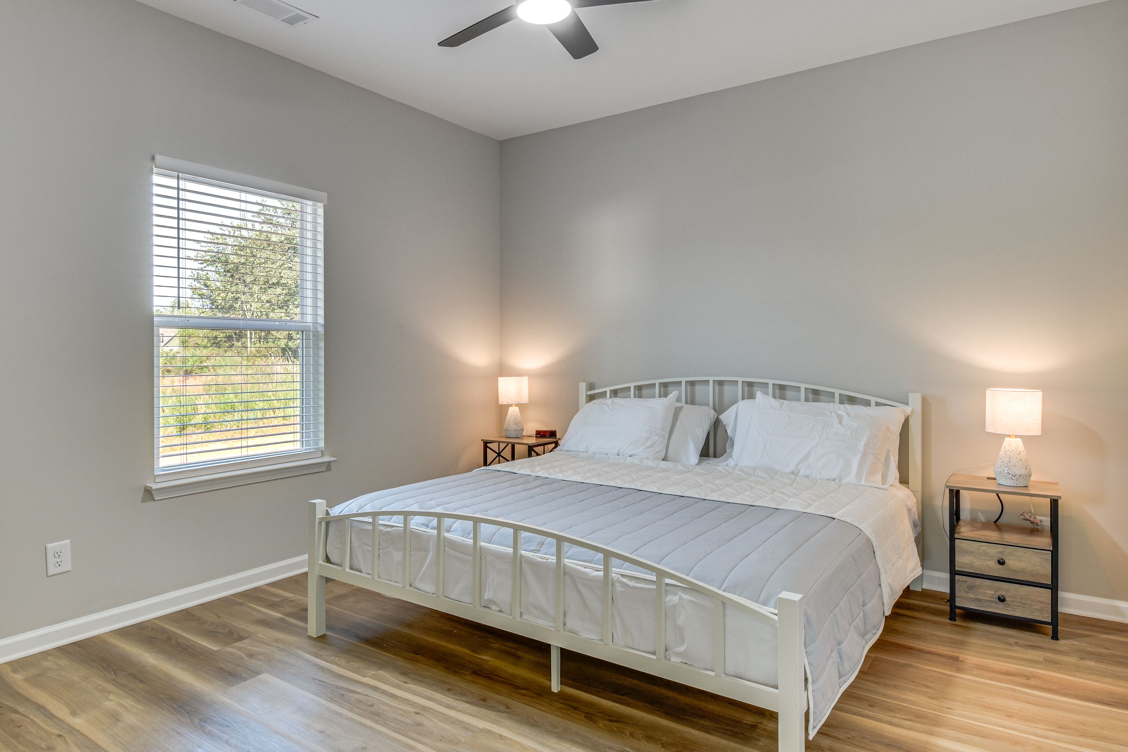 Bedroom 1 | King Bed