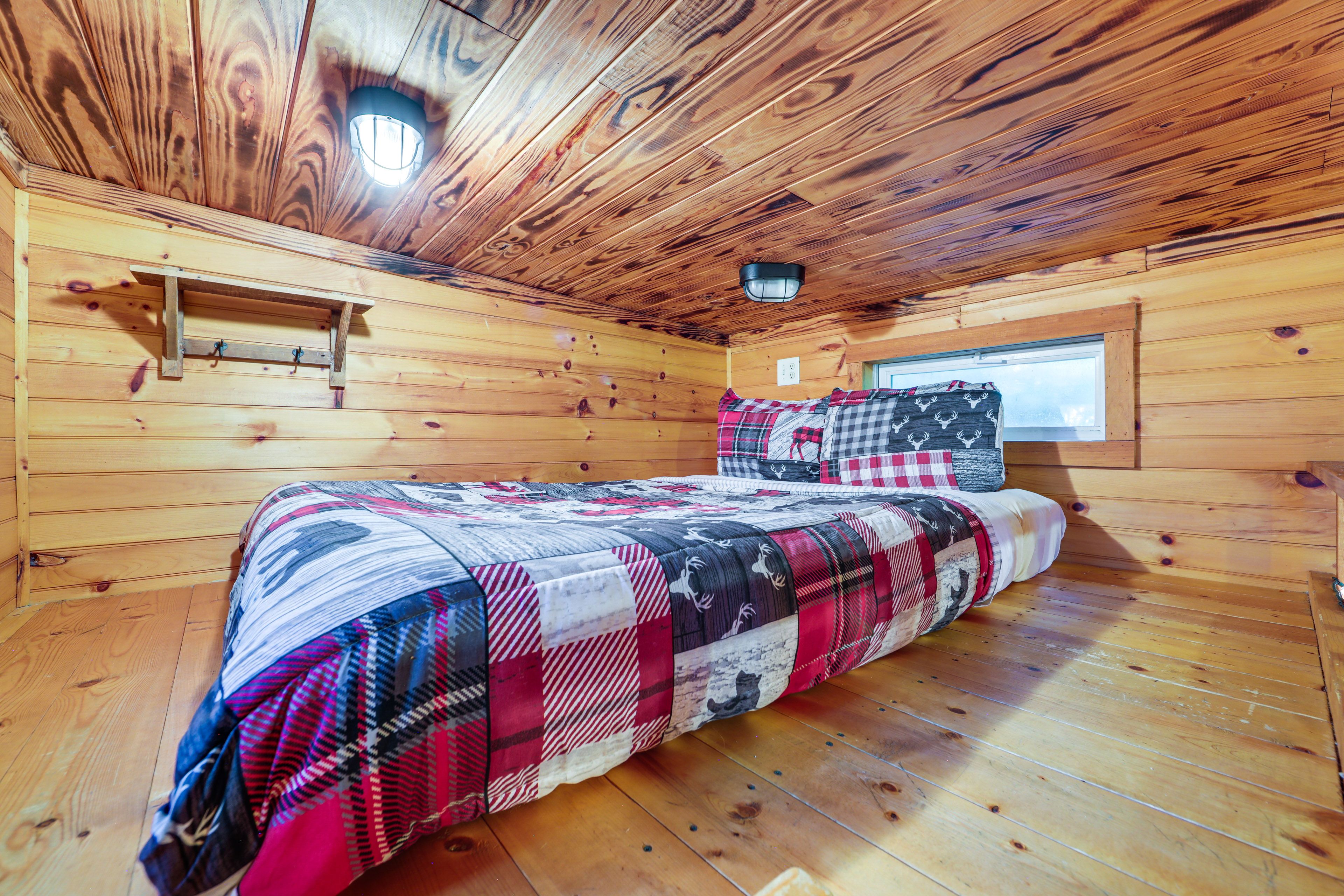 Studio | Queen Floor Mattress | Loft