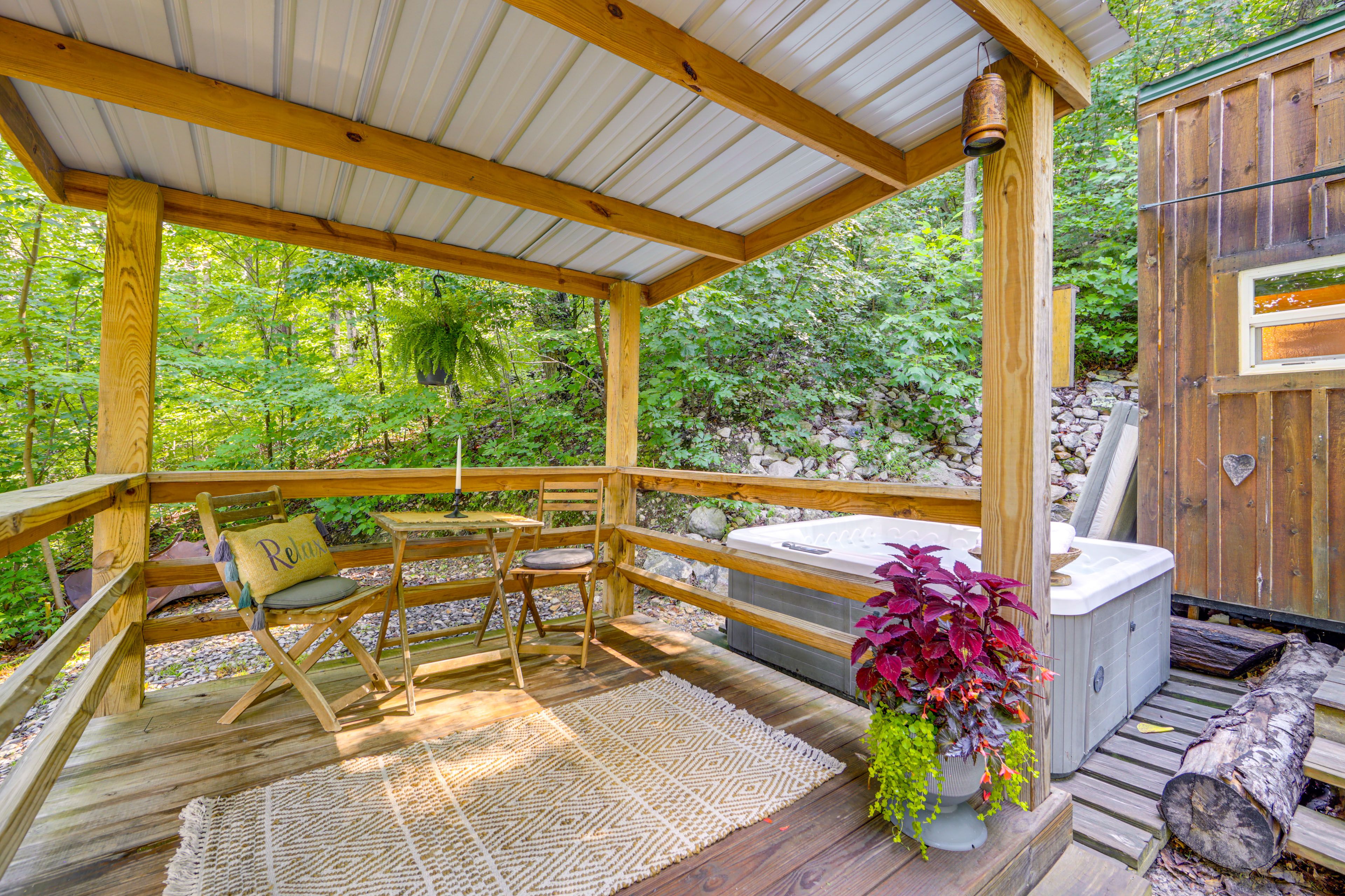 Covered Deck | Dining Area