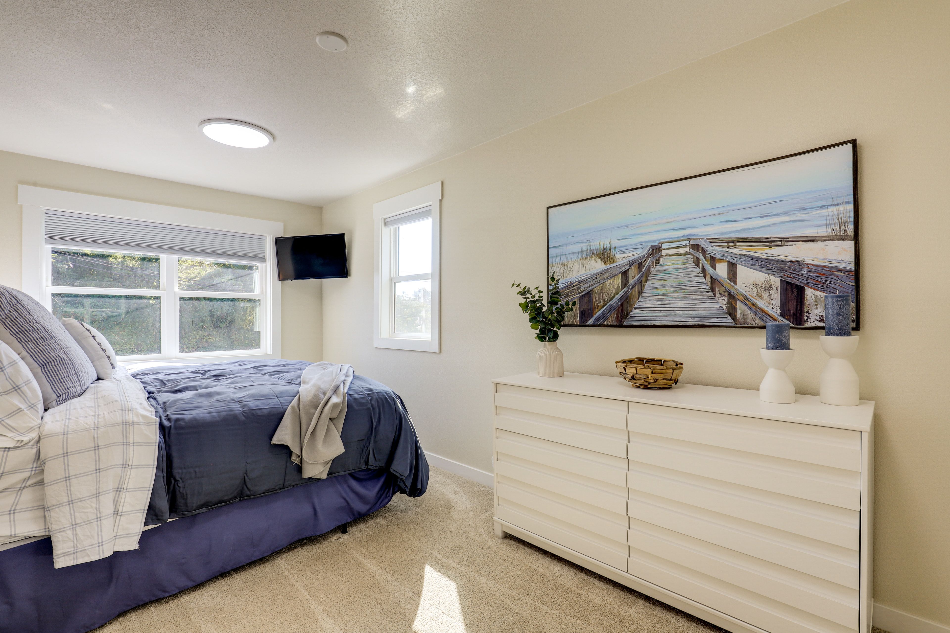 Bedroom 1 | King Bed | Linens Provided | Main Floor