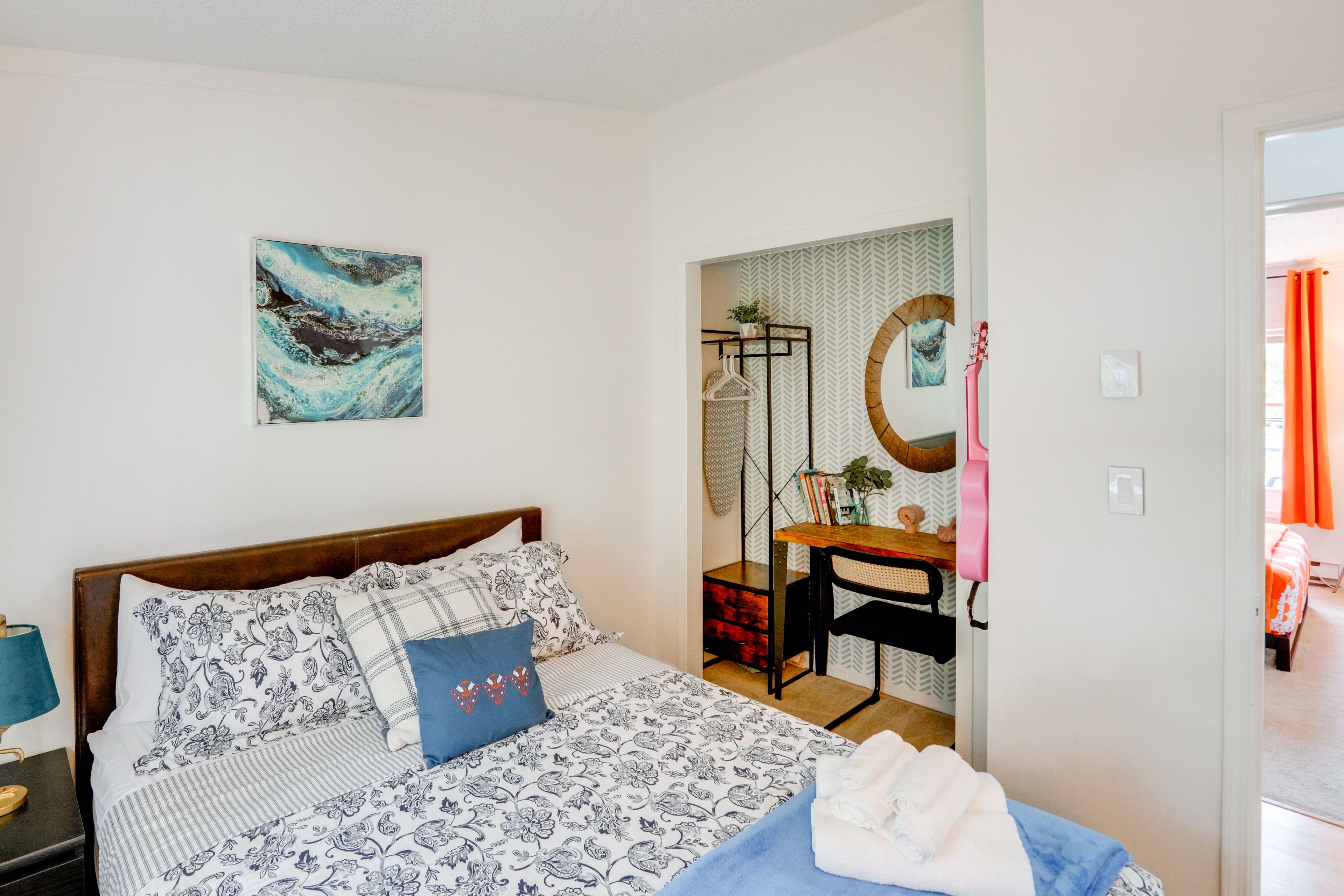 Bedroom 2 | Queen Bed | Desk