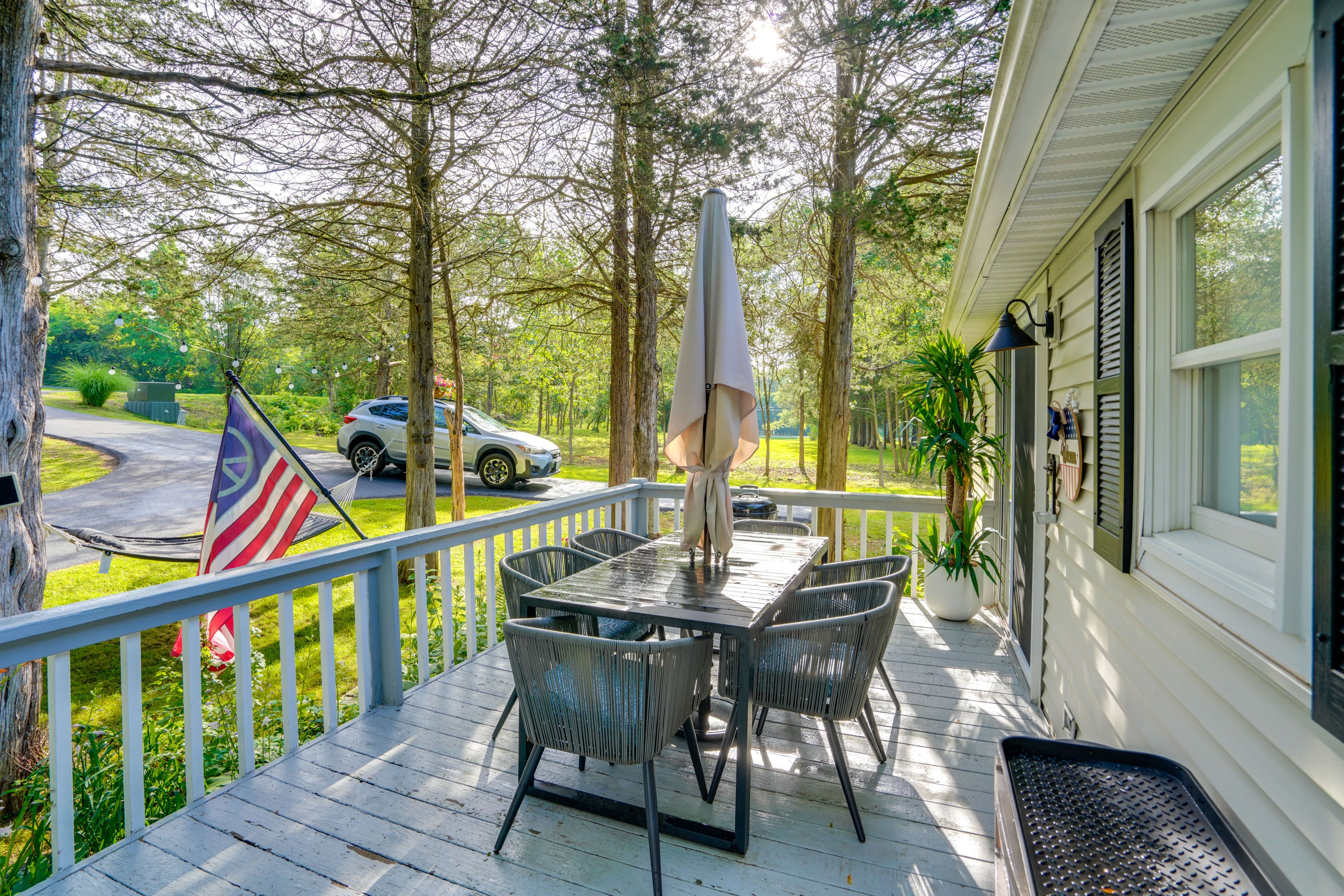 Front Deck | Outdoor Dining | Charcoal Grill