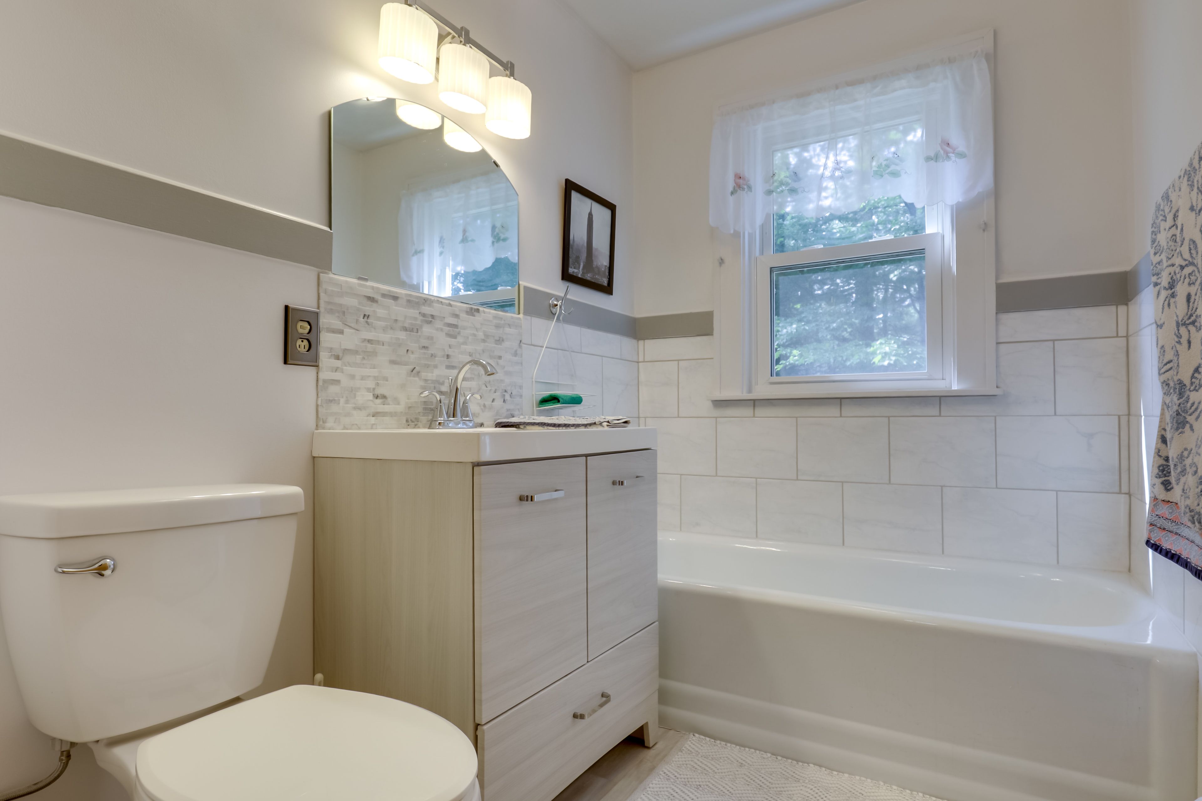 Bathroom | 2nd Floor