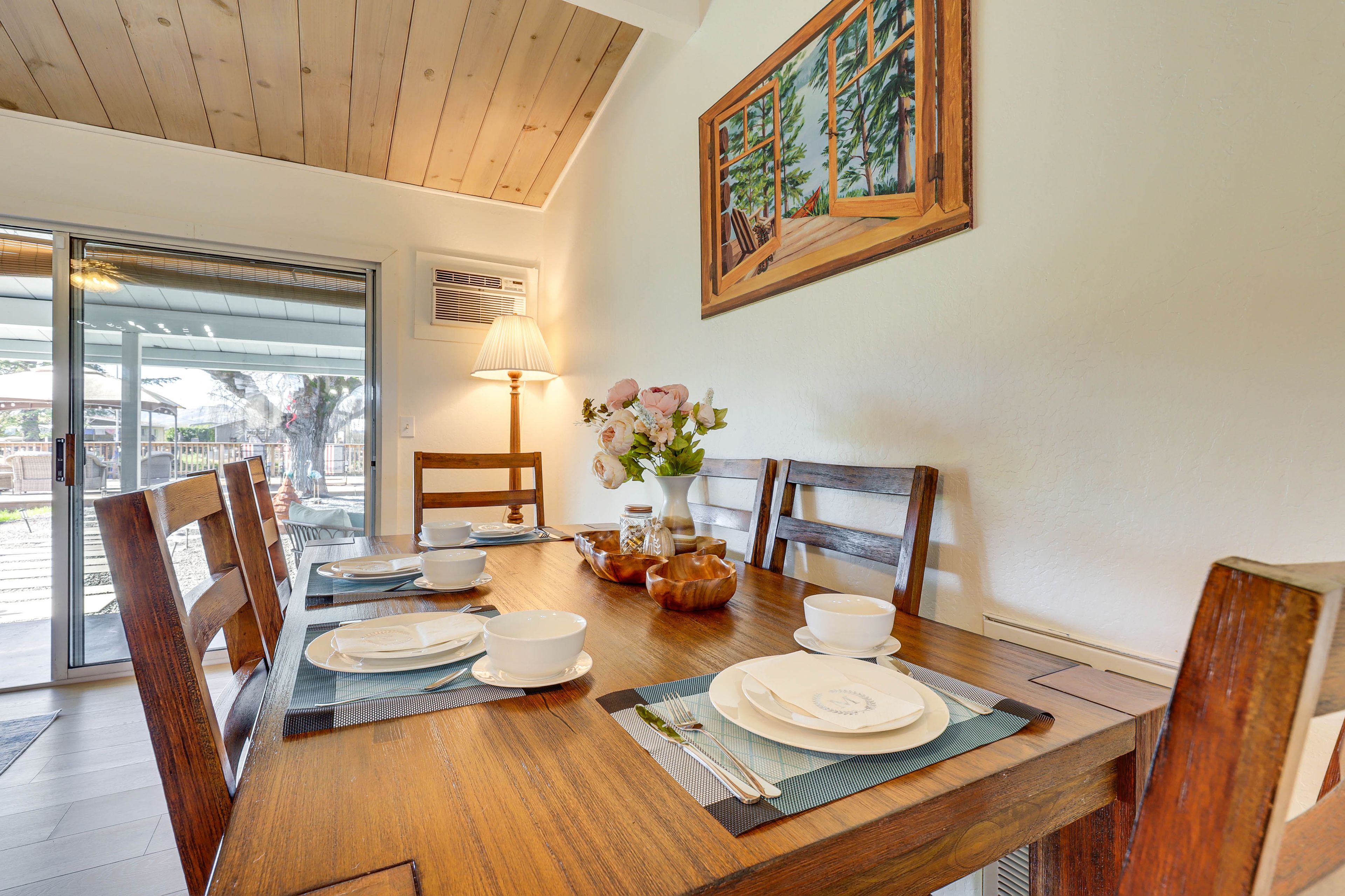 Dining Table | Dishware/Flatware