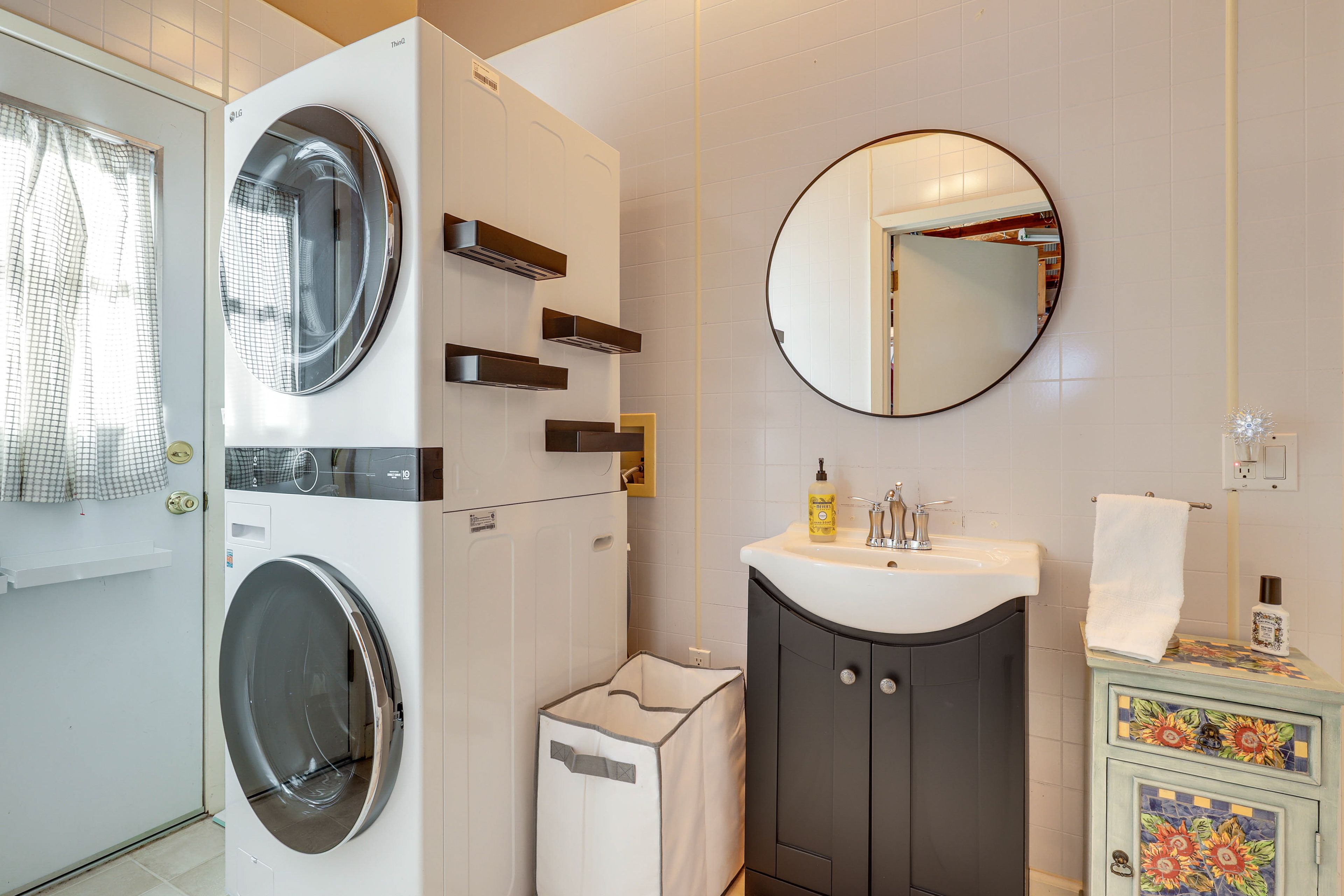 Half Bathroom | Laundry