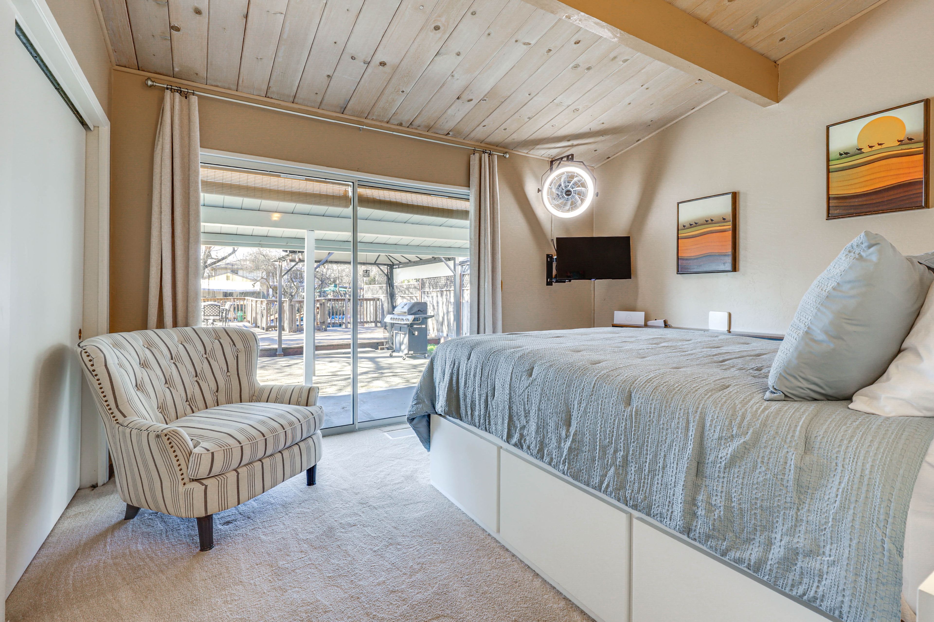 Bedroom 2 | Queen Bed | Smart TV