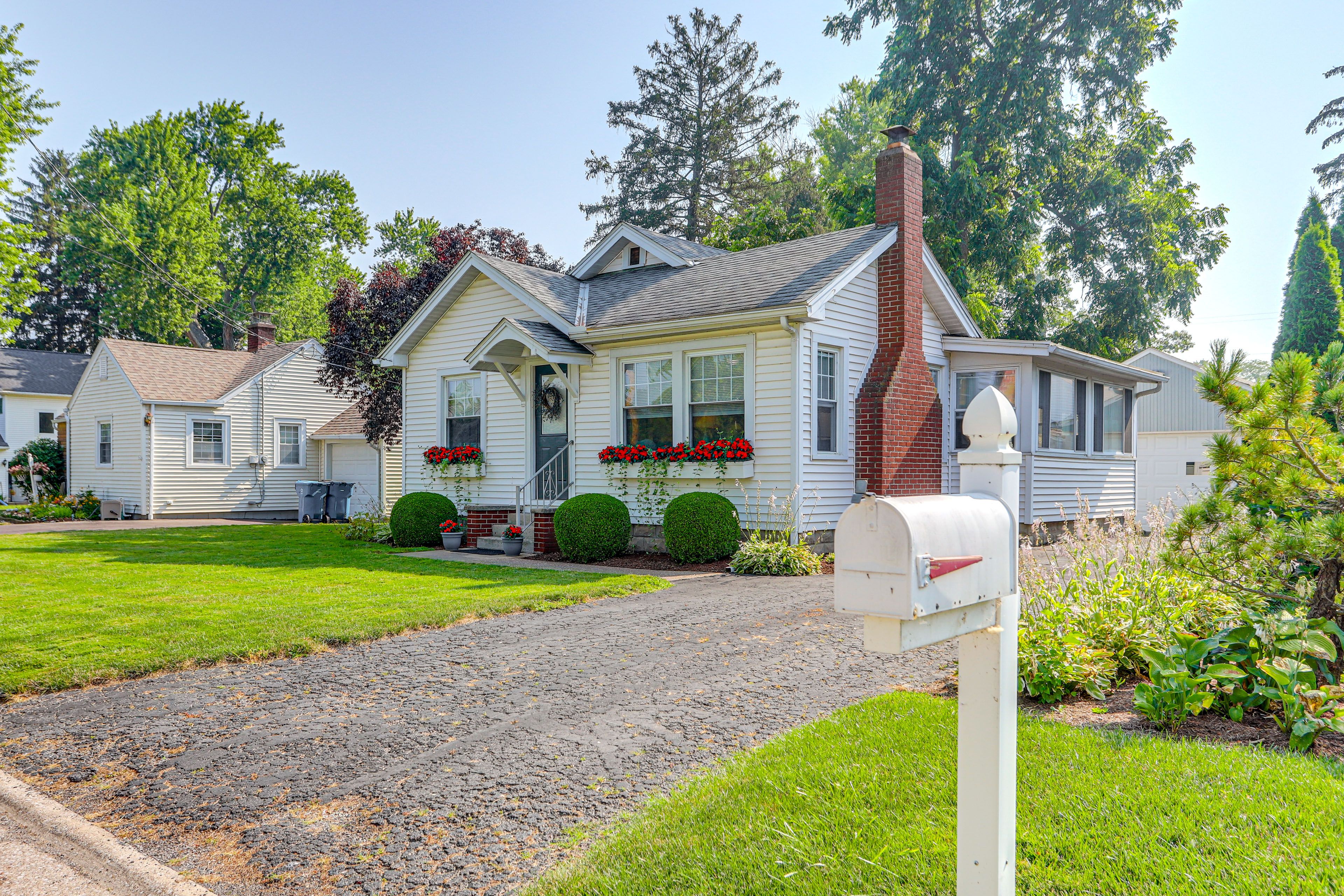Parking | Driveway (3 Vehicles)