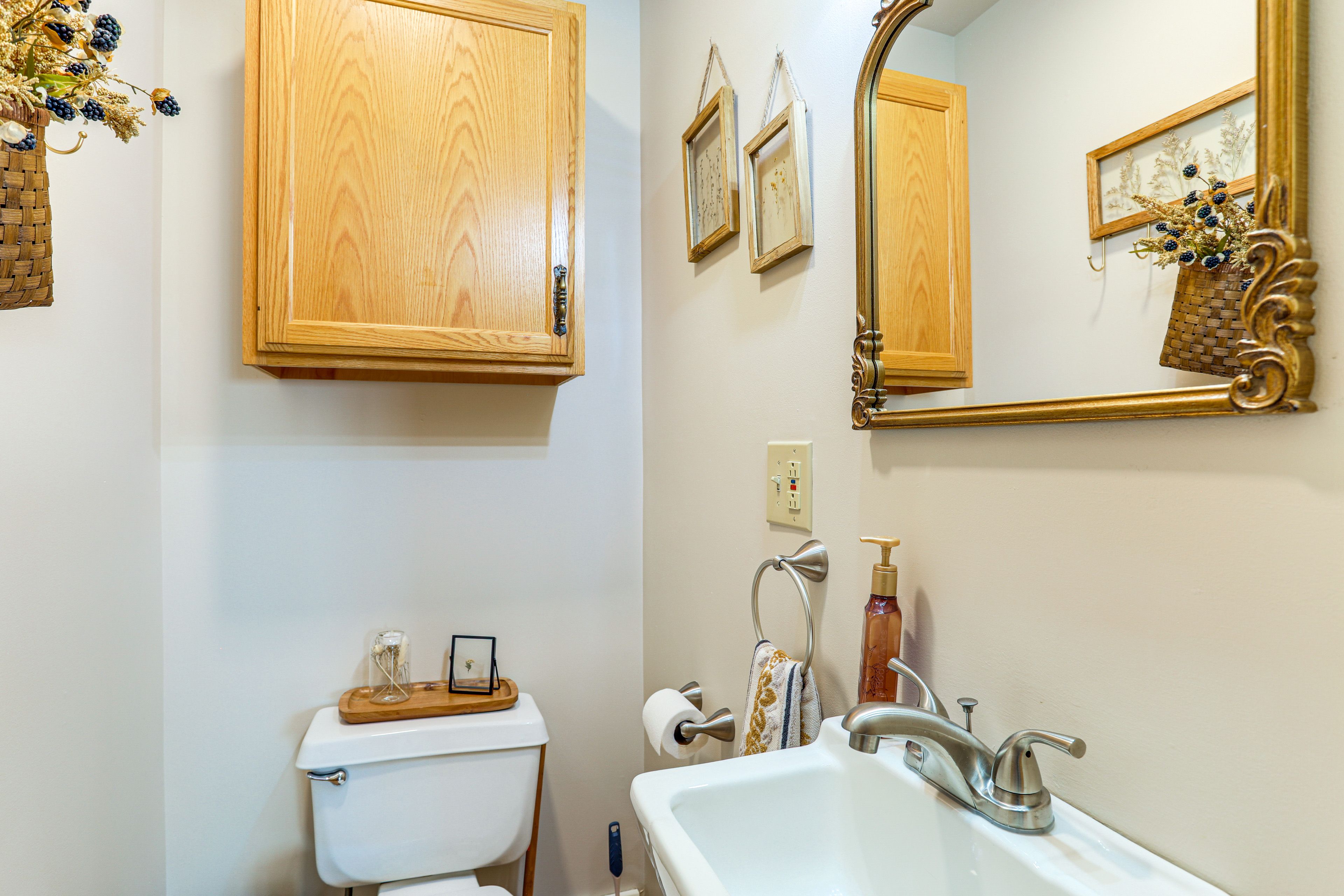 Half Bathroom | 1st Floor