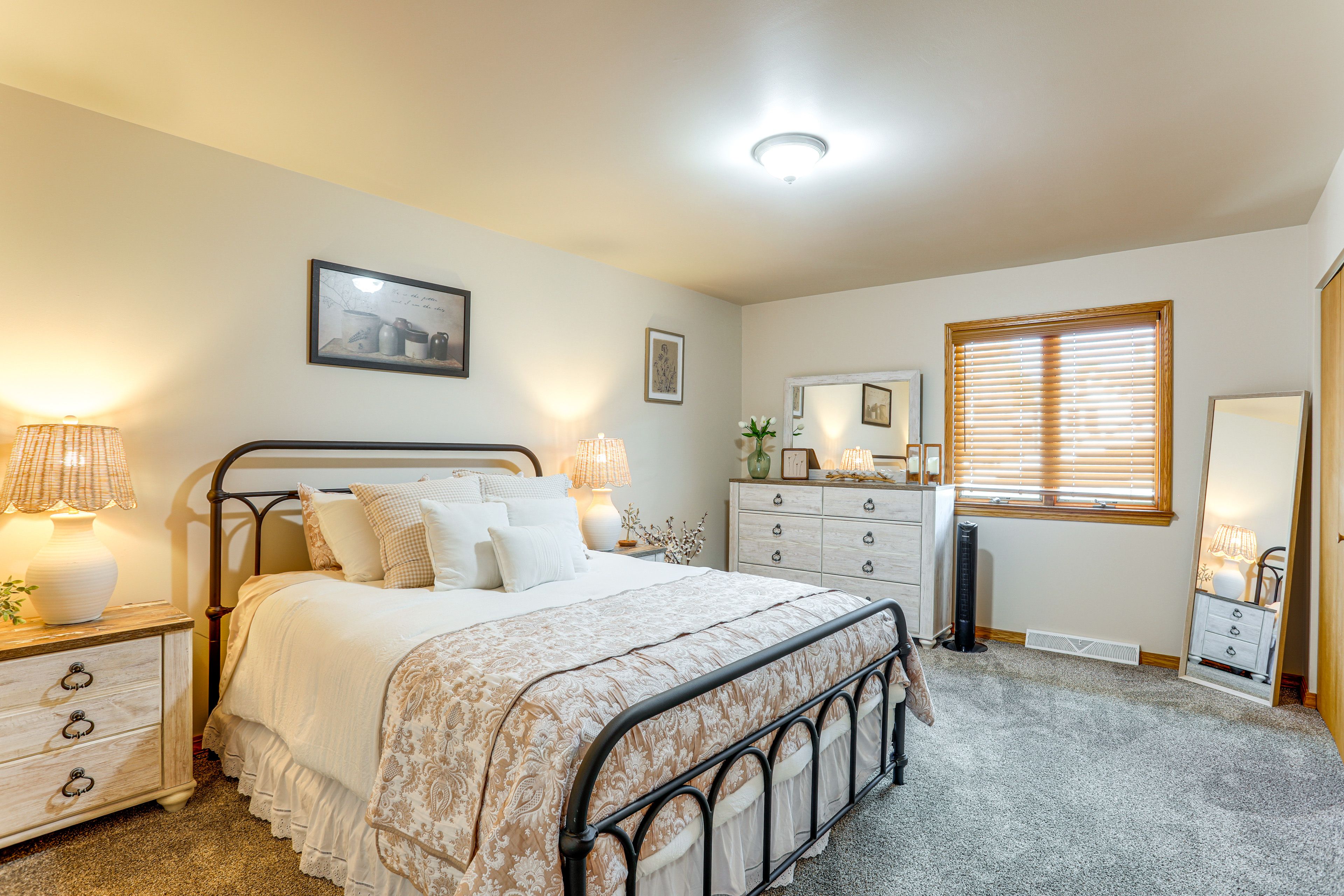 Bedroom 2 | Queen Bed | 2nd Floor