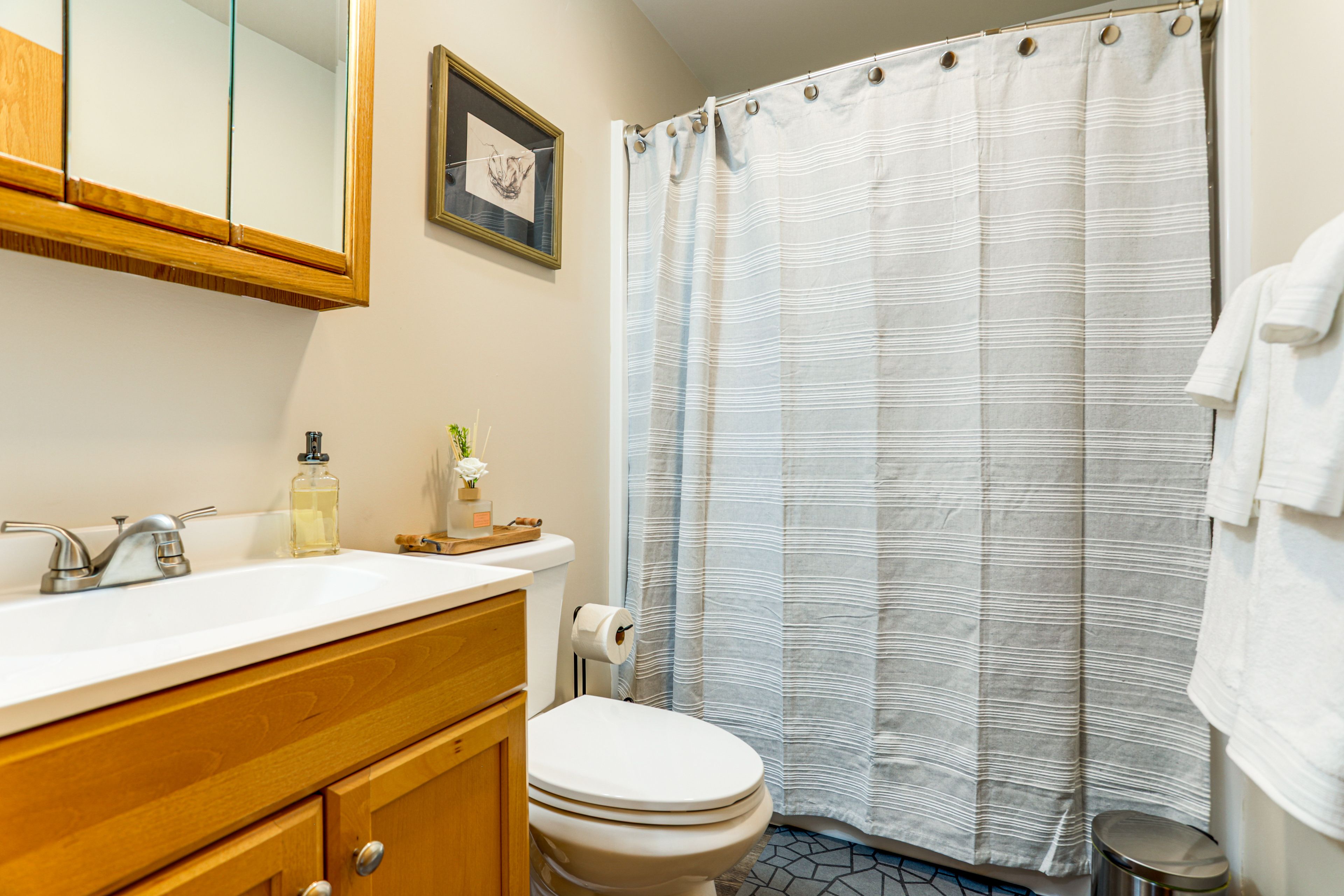 Full Bathroom | 2nd Floor