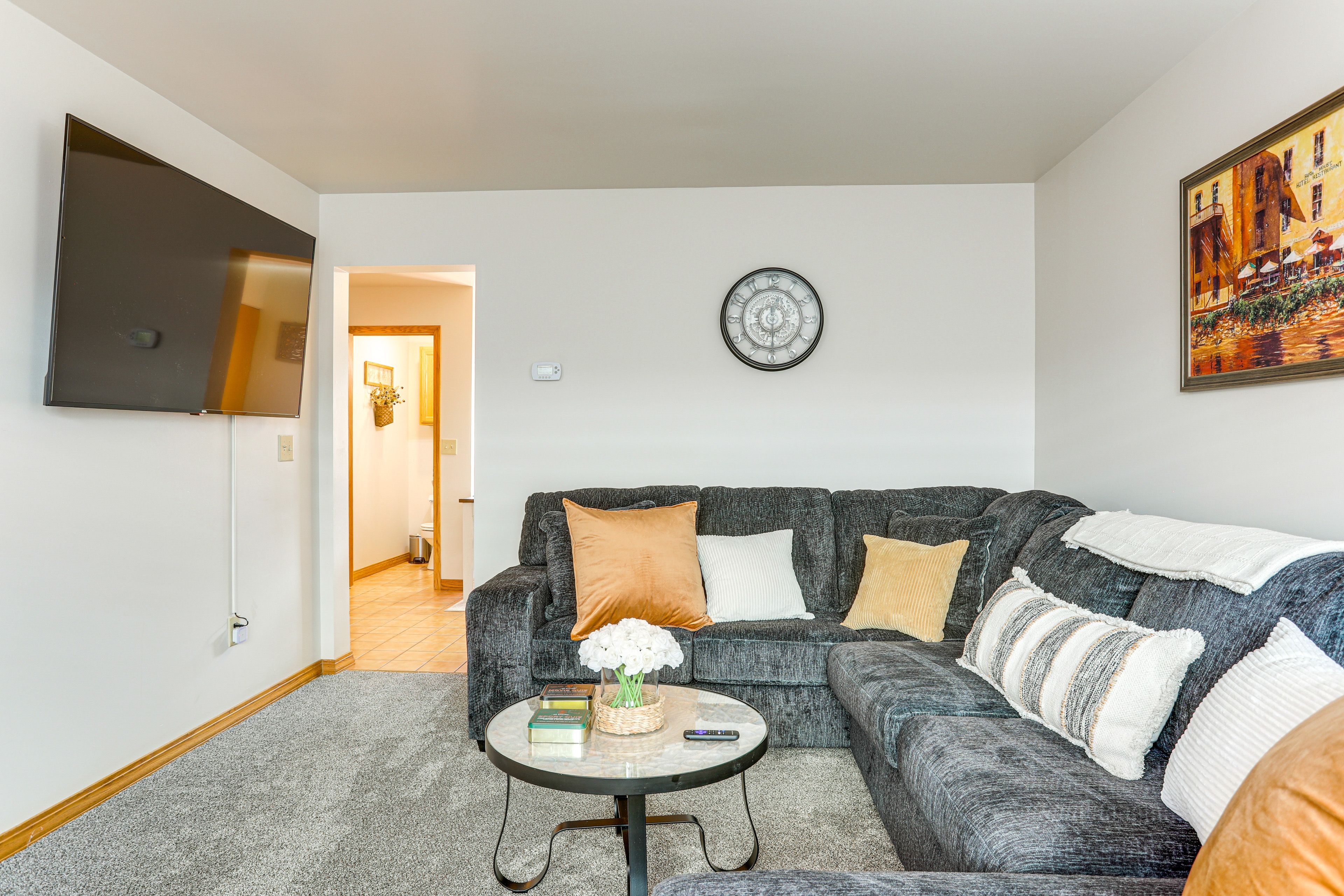 Living Room | Free WiFi | Smart TV | Central A/C | 1st Floor