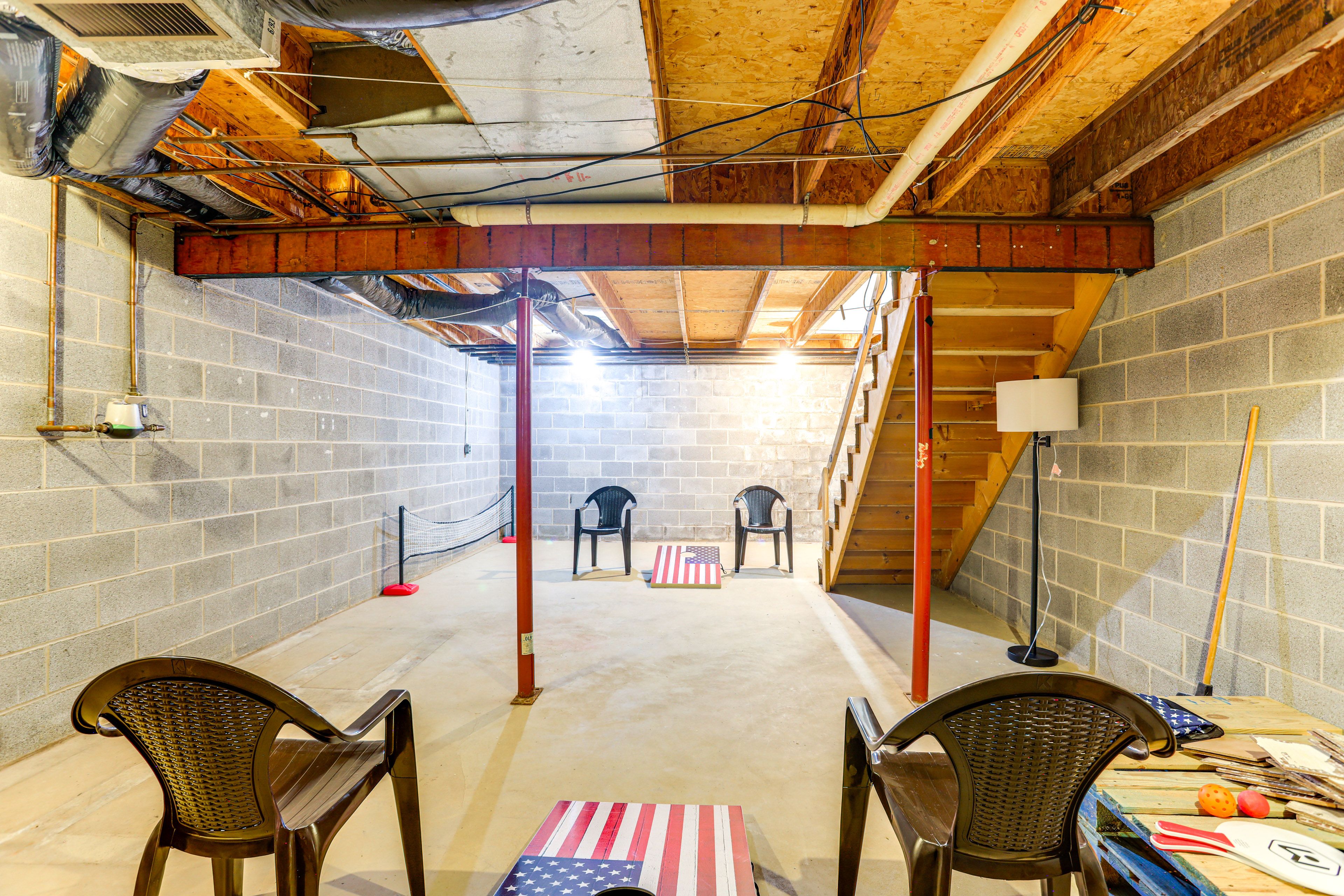Basement | Cornhole | Dartboard | Washer & Dryer
