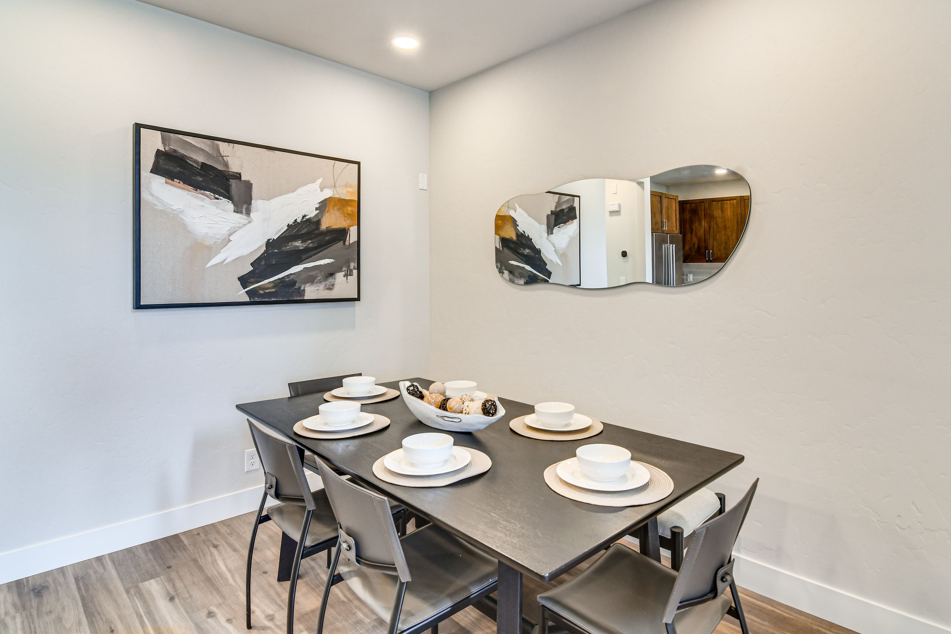 Dining Area | Dishware/Flatware Provided | 2nd Floor