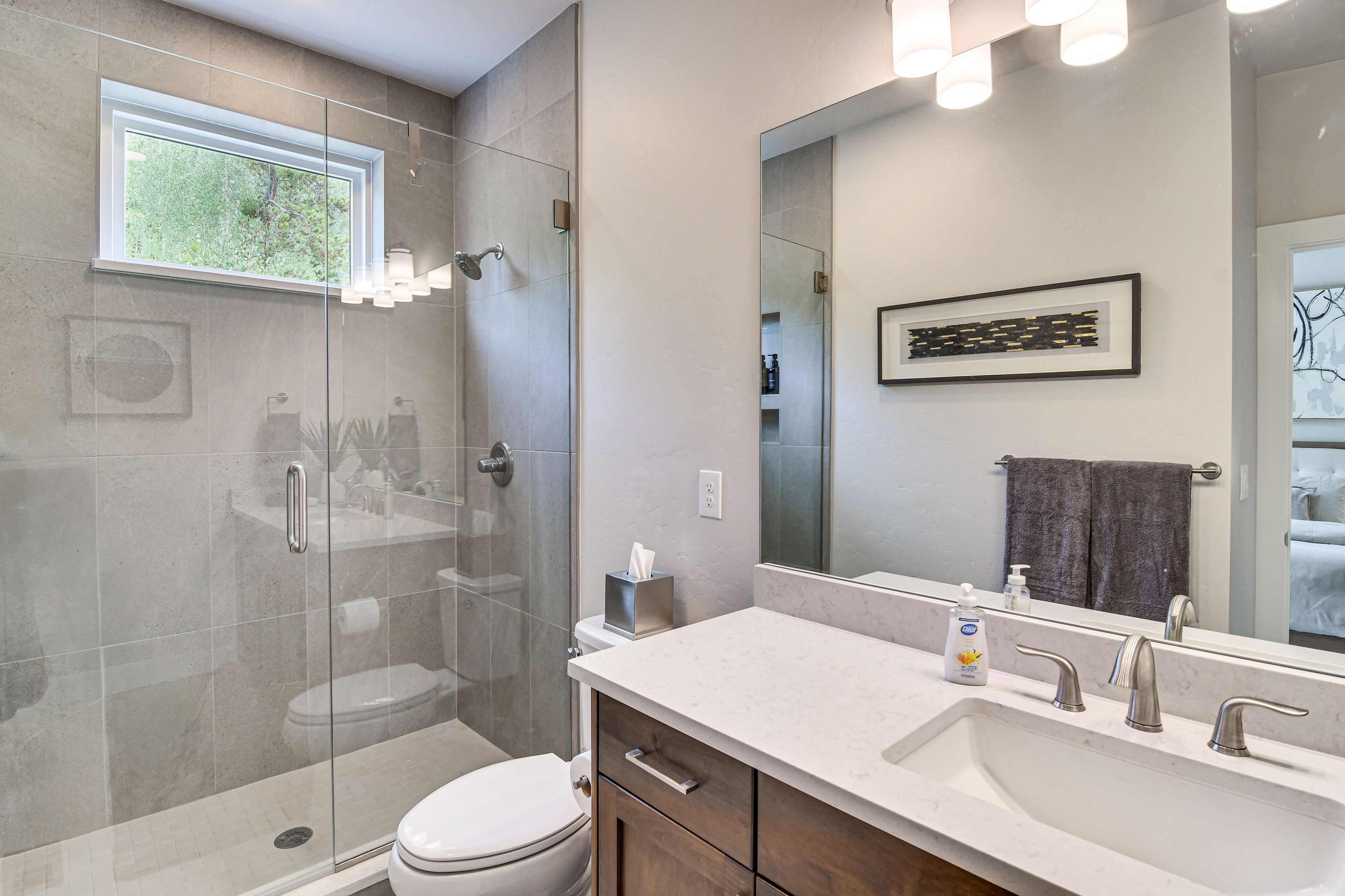 En-Suite Bathroom | 2nd Floor