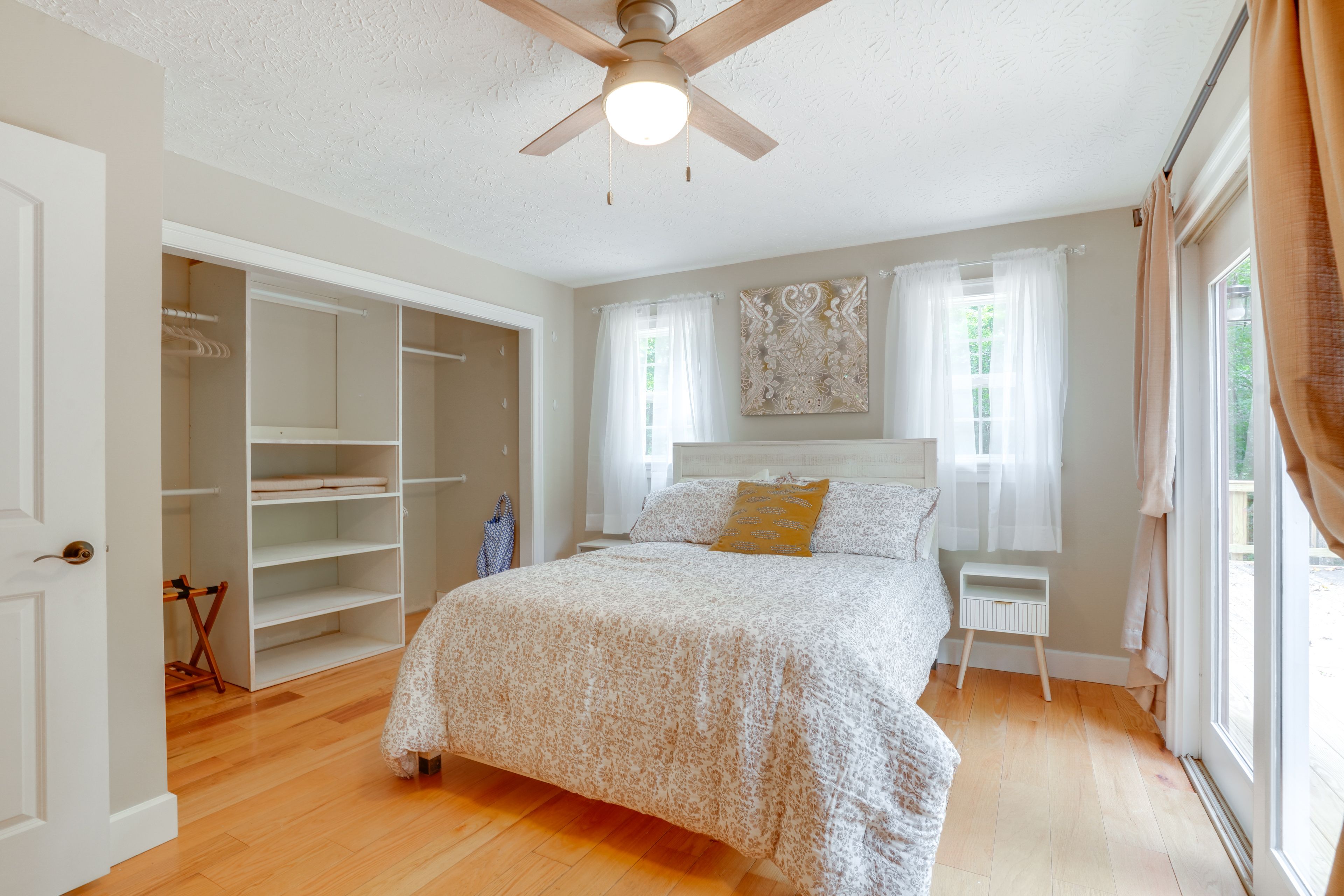 Bedroom | Queen Bed | 1st Floor