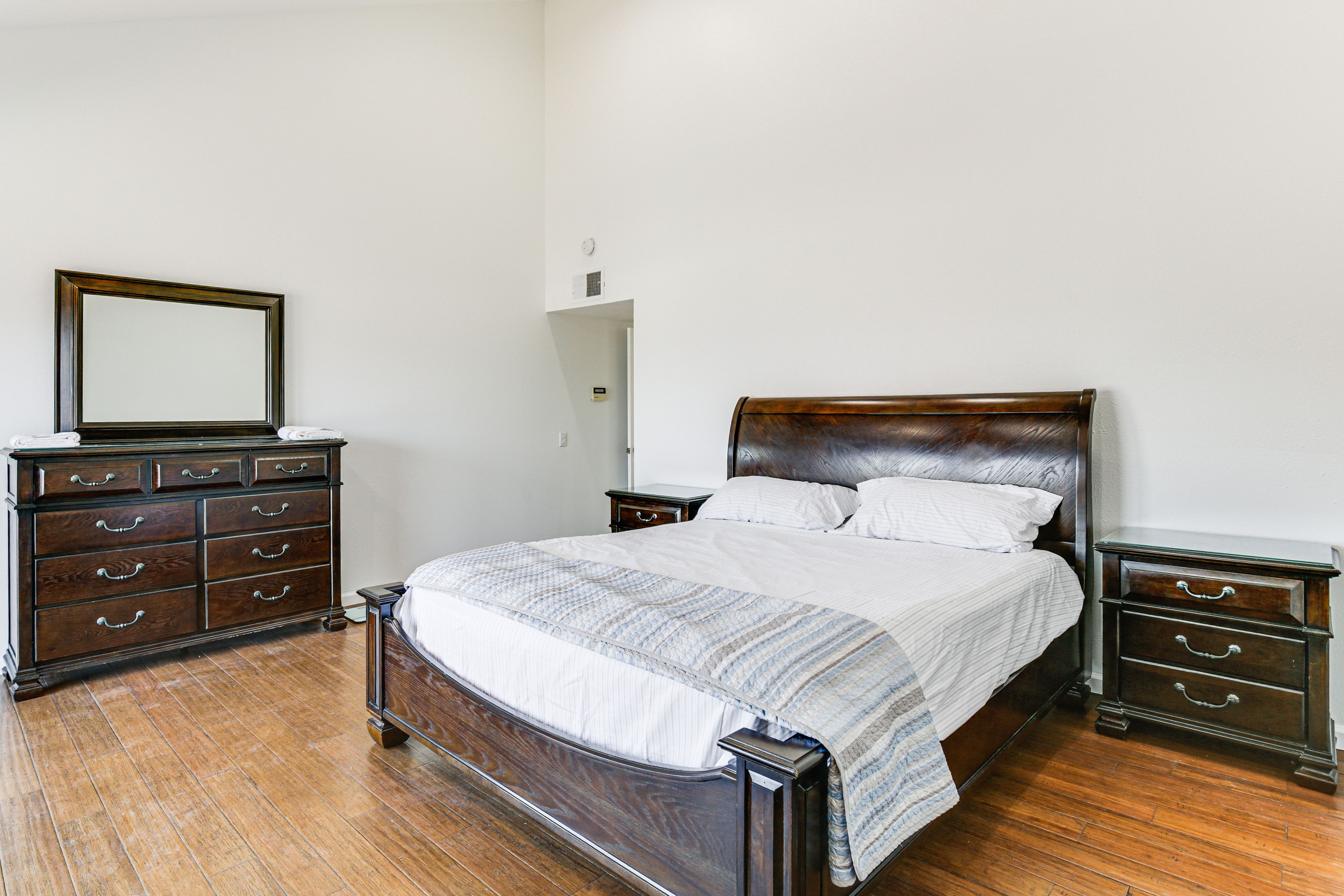 Bedroom 1 | King Bed | 1st Floor