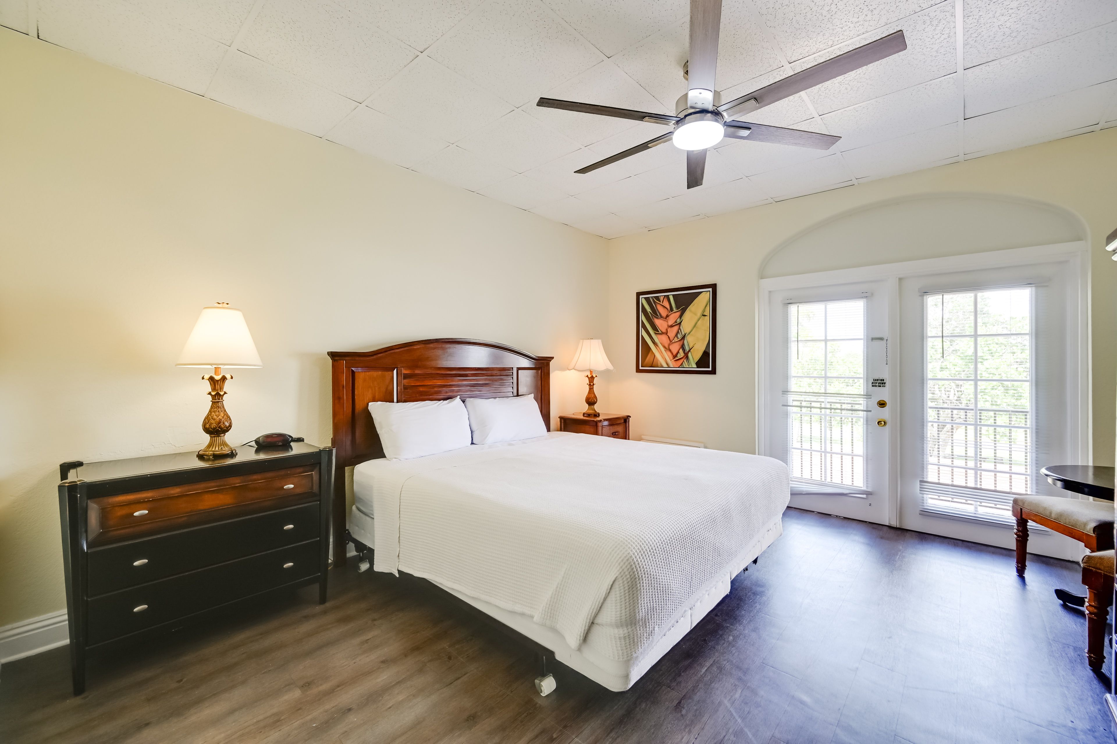 Studio | Queen Bed | Free WiFi | Window A/C Unit | Central Heat
