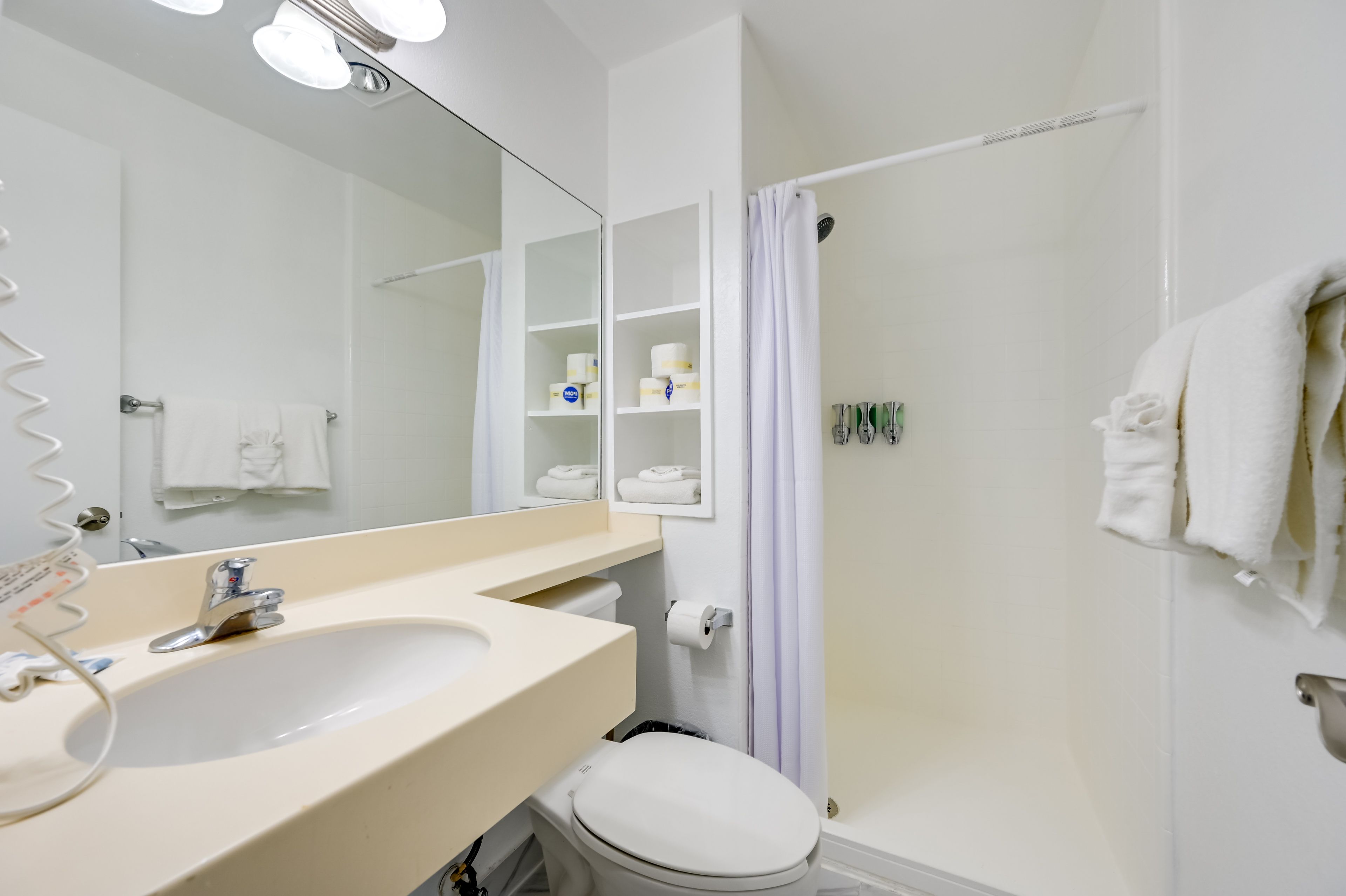 Full Bathroom | Towels Provided