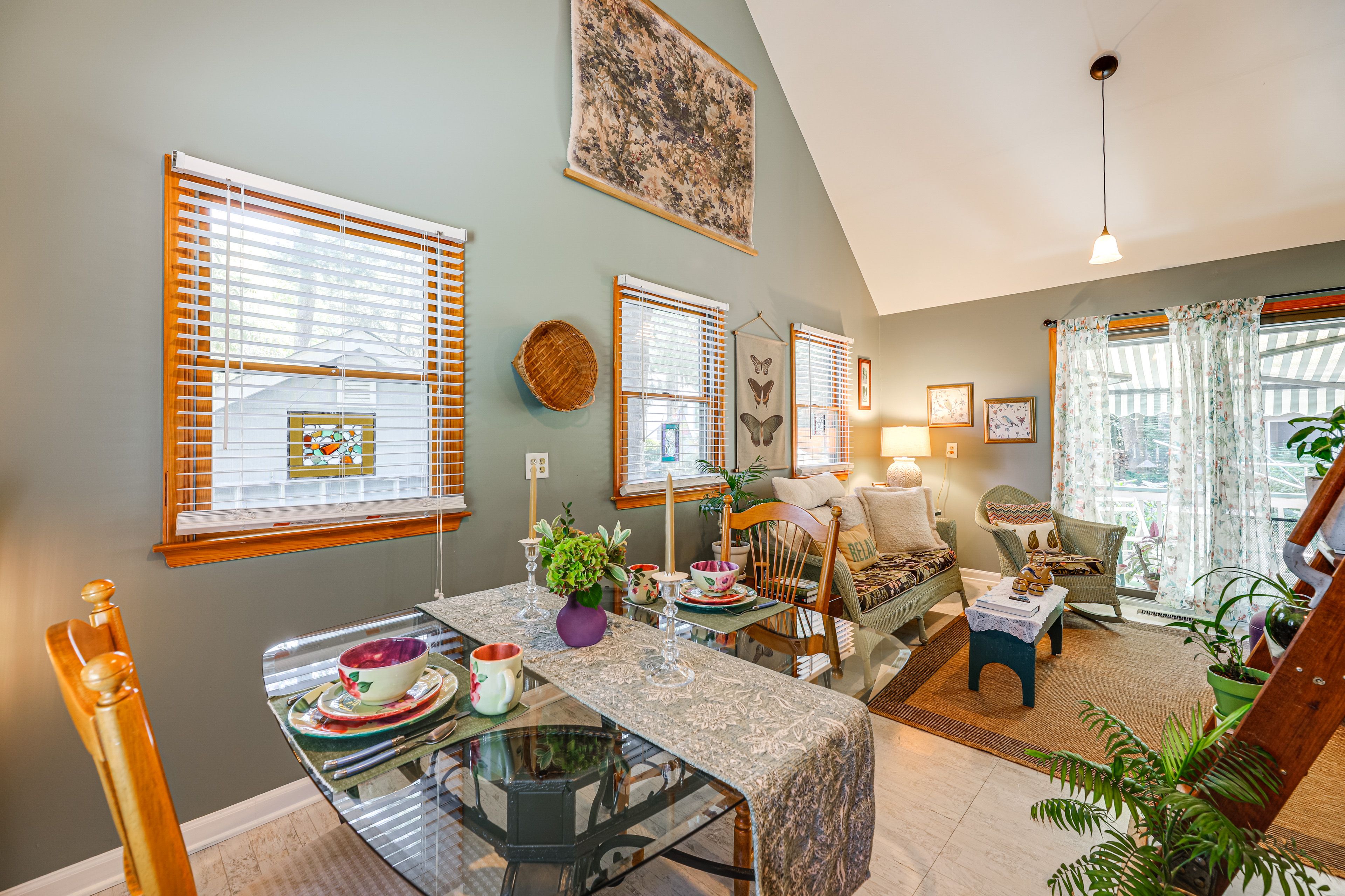 Dining Area | Dishware & Flatware