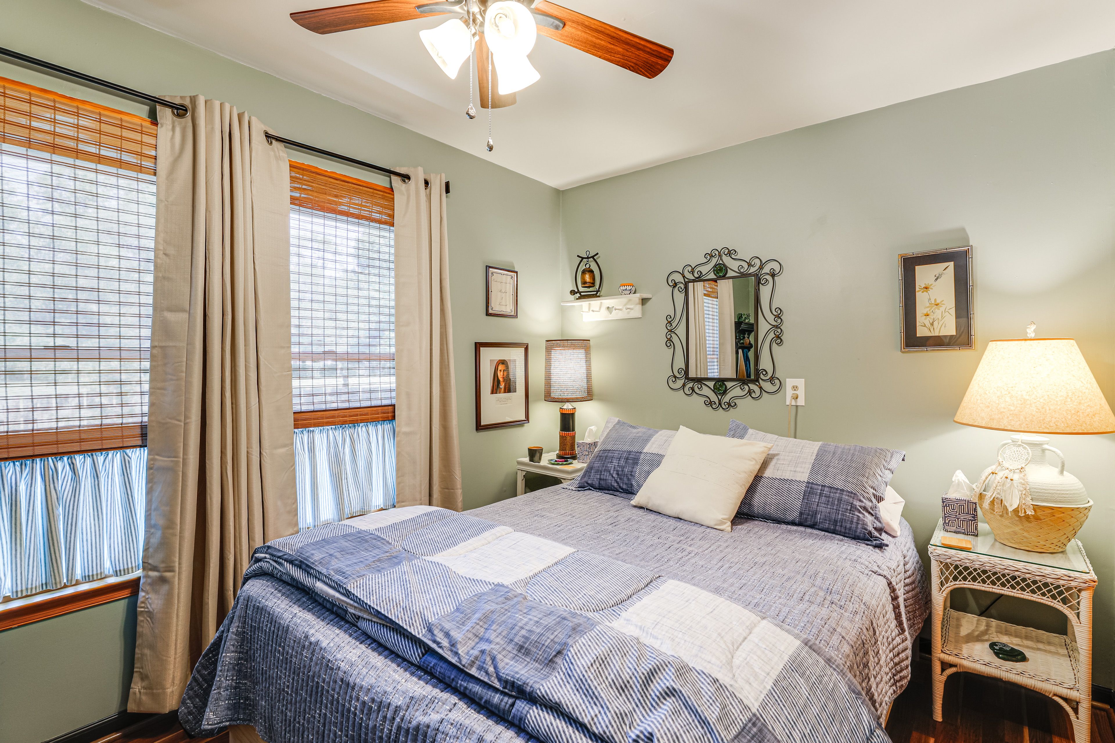 Bedroom | Queen Bed | Linens