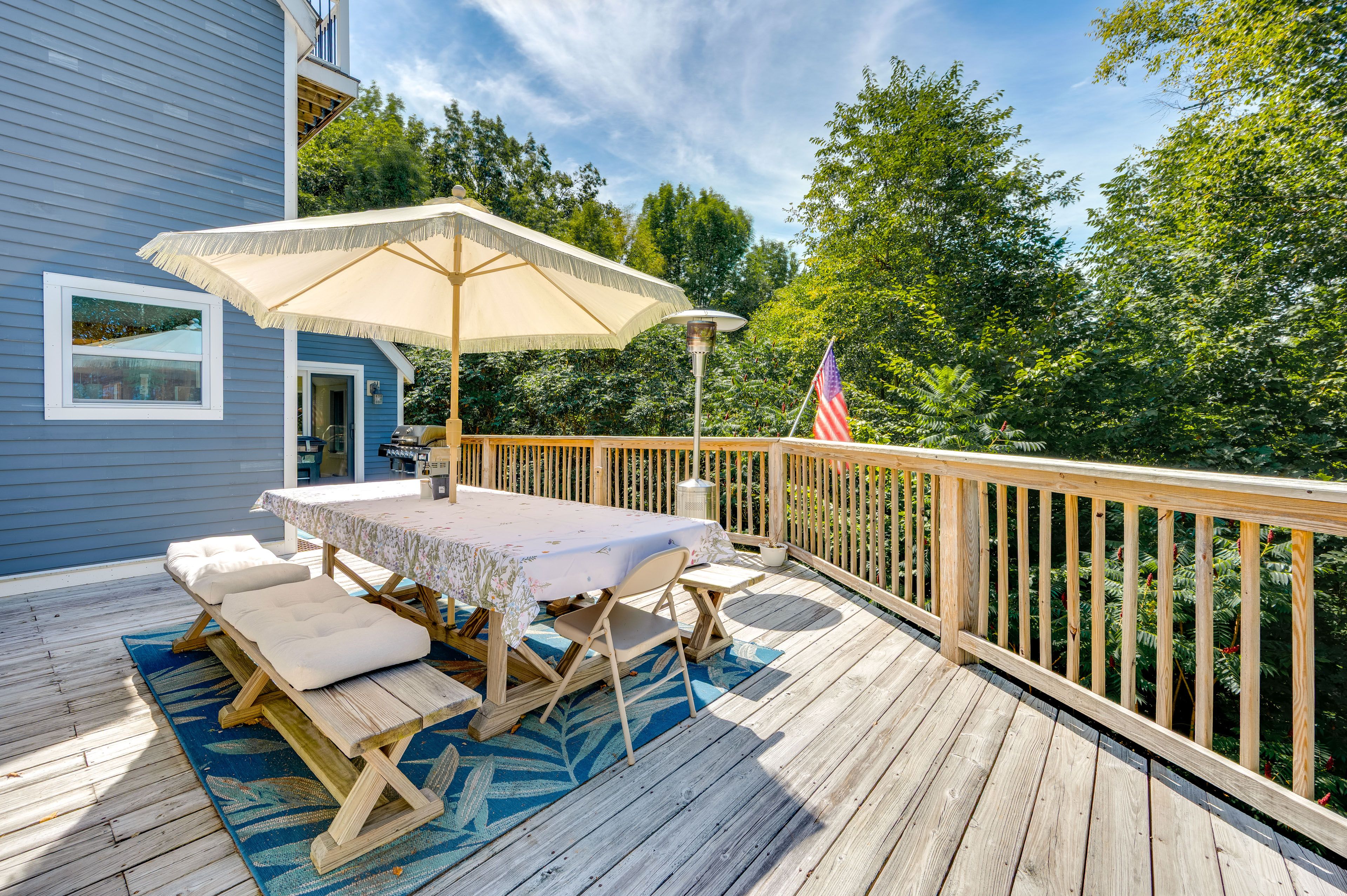 Deck | Gas Grill | Outdoor Dining Area