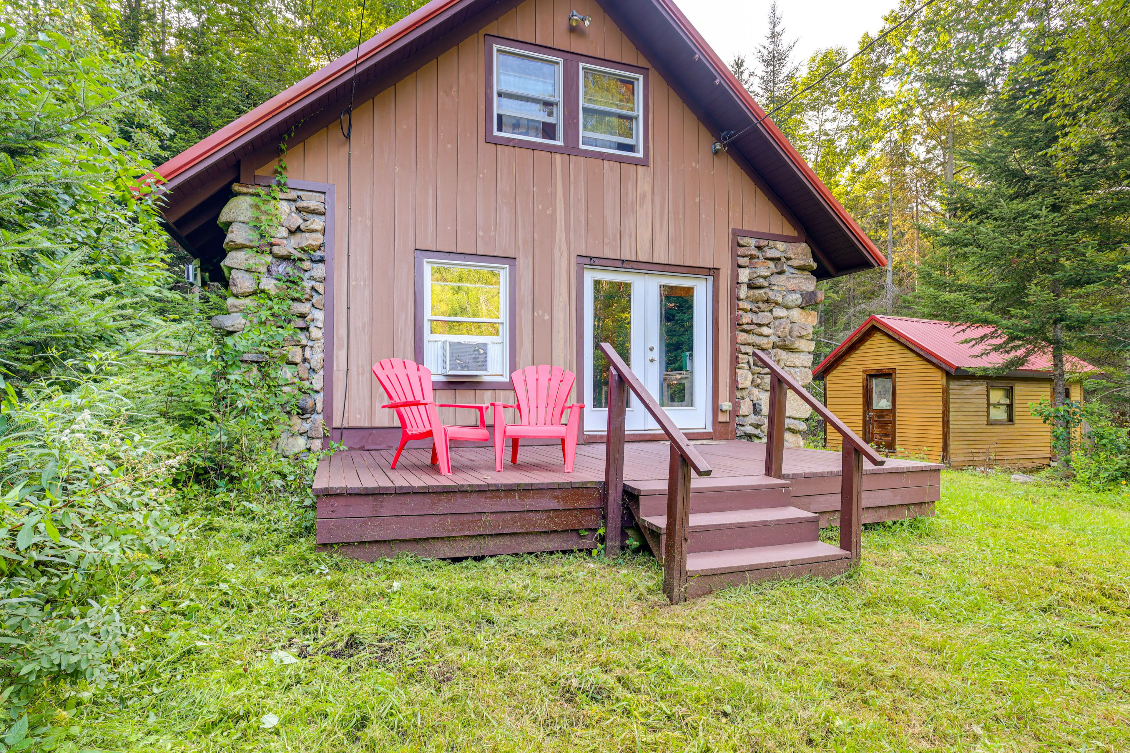 Cabin Exterior | Front Porch w/ Seating