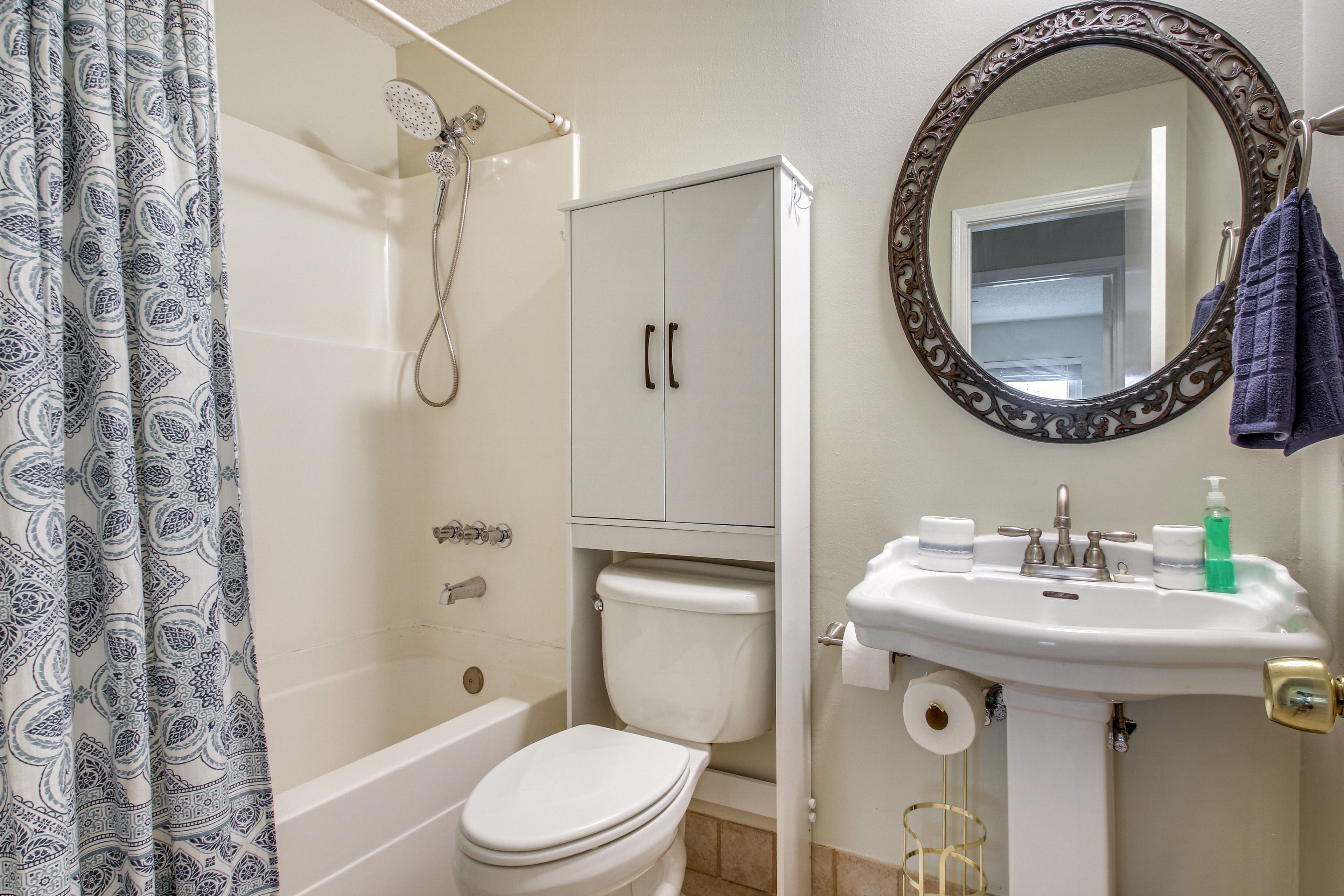 Full Bathroom