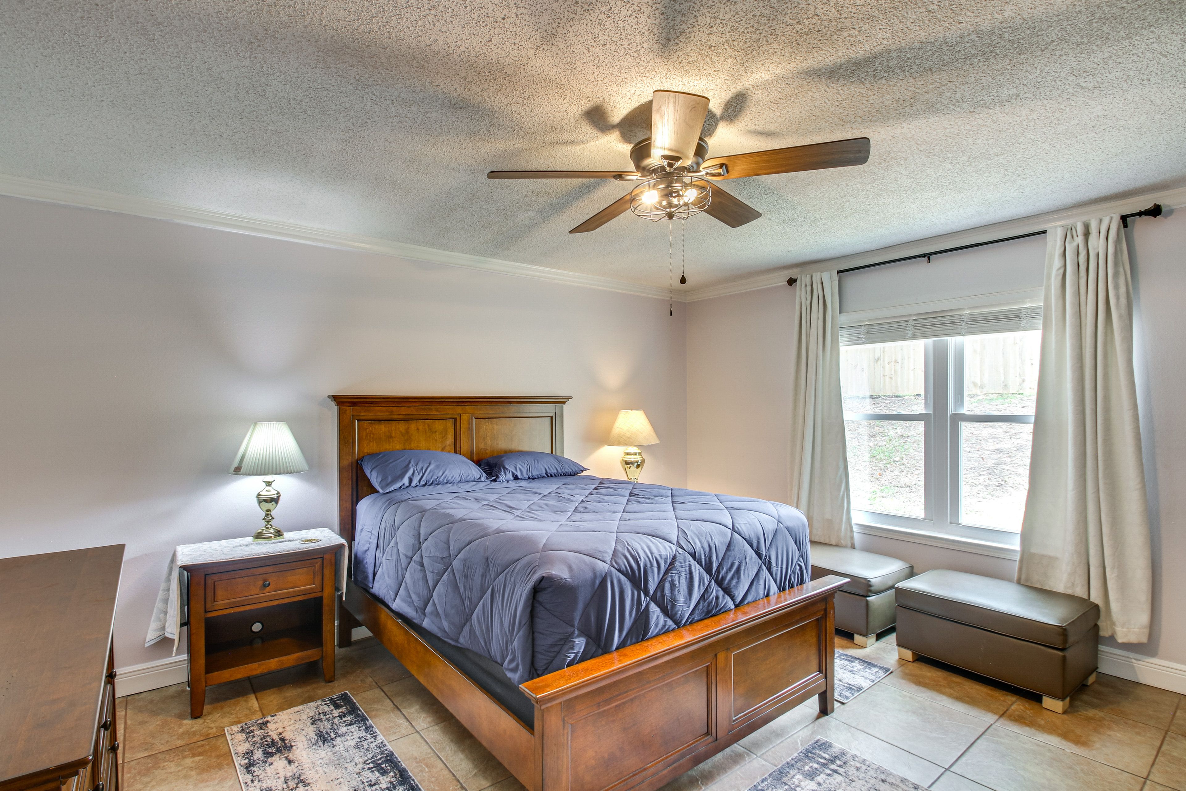 Bedroom 1 | Queen Bed | En-Suite Bathroom