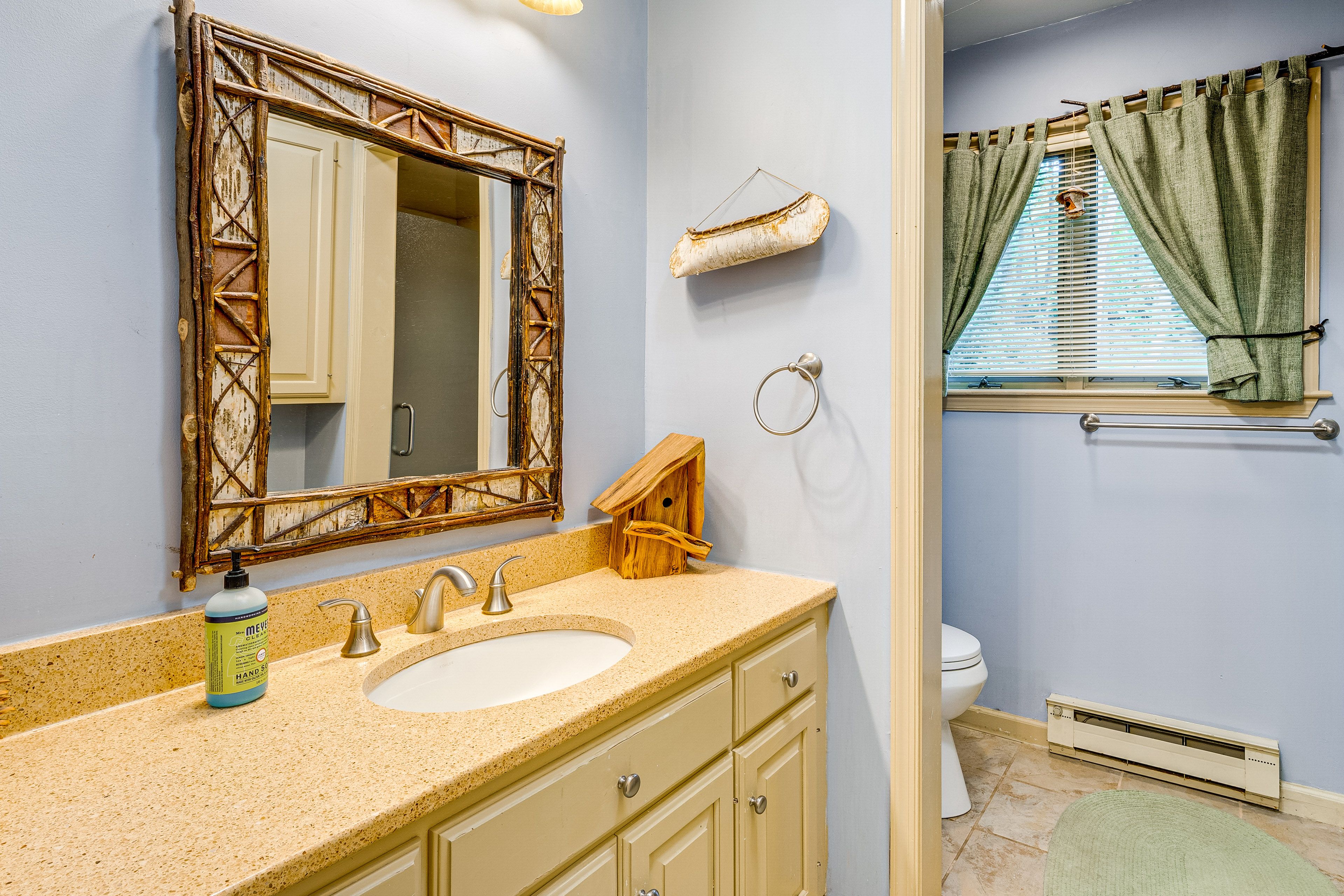 Bathroom | 2nd Floor