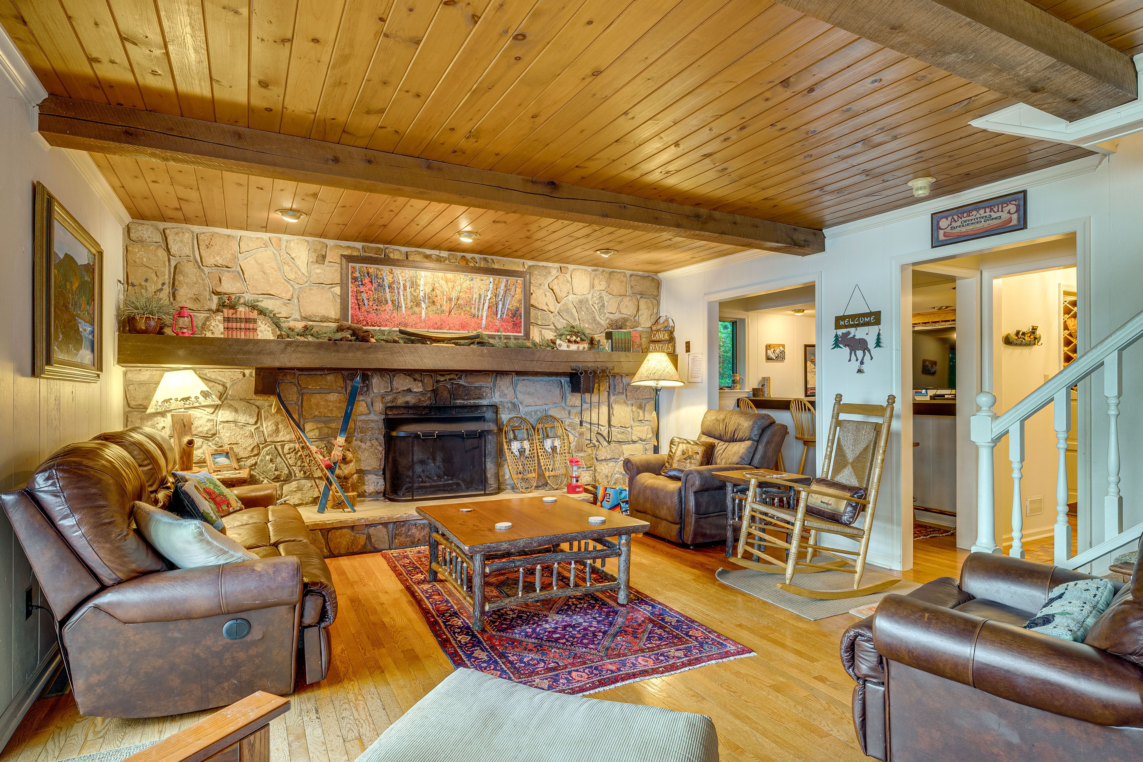 Living Room | Free WiFi | 3,000 Sq Ft | 1st Floor