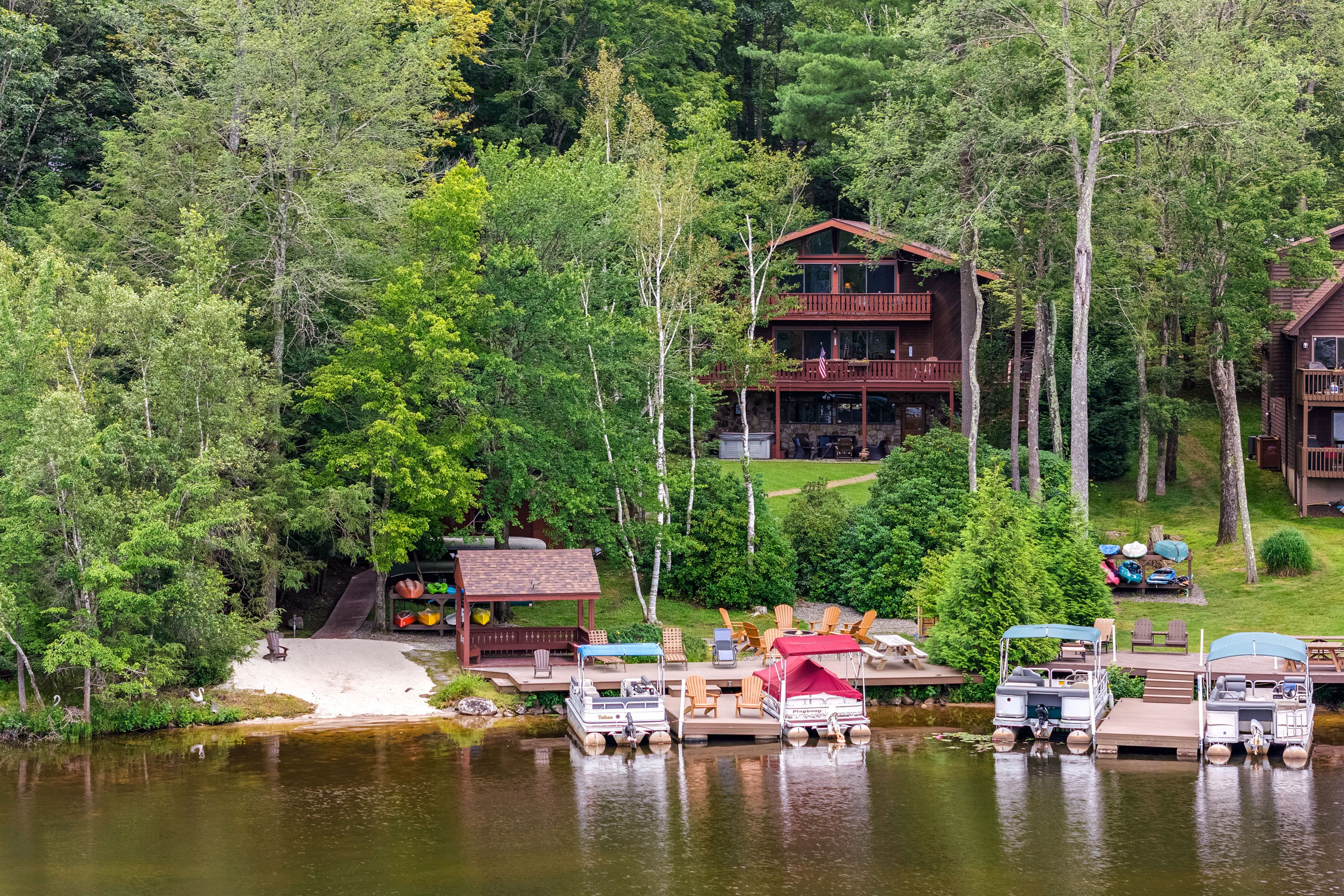 Beech Mountain Lakes Vacation Rental | 4BR | 3.5BA | Stairs Required