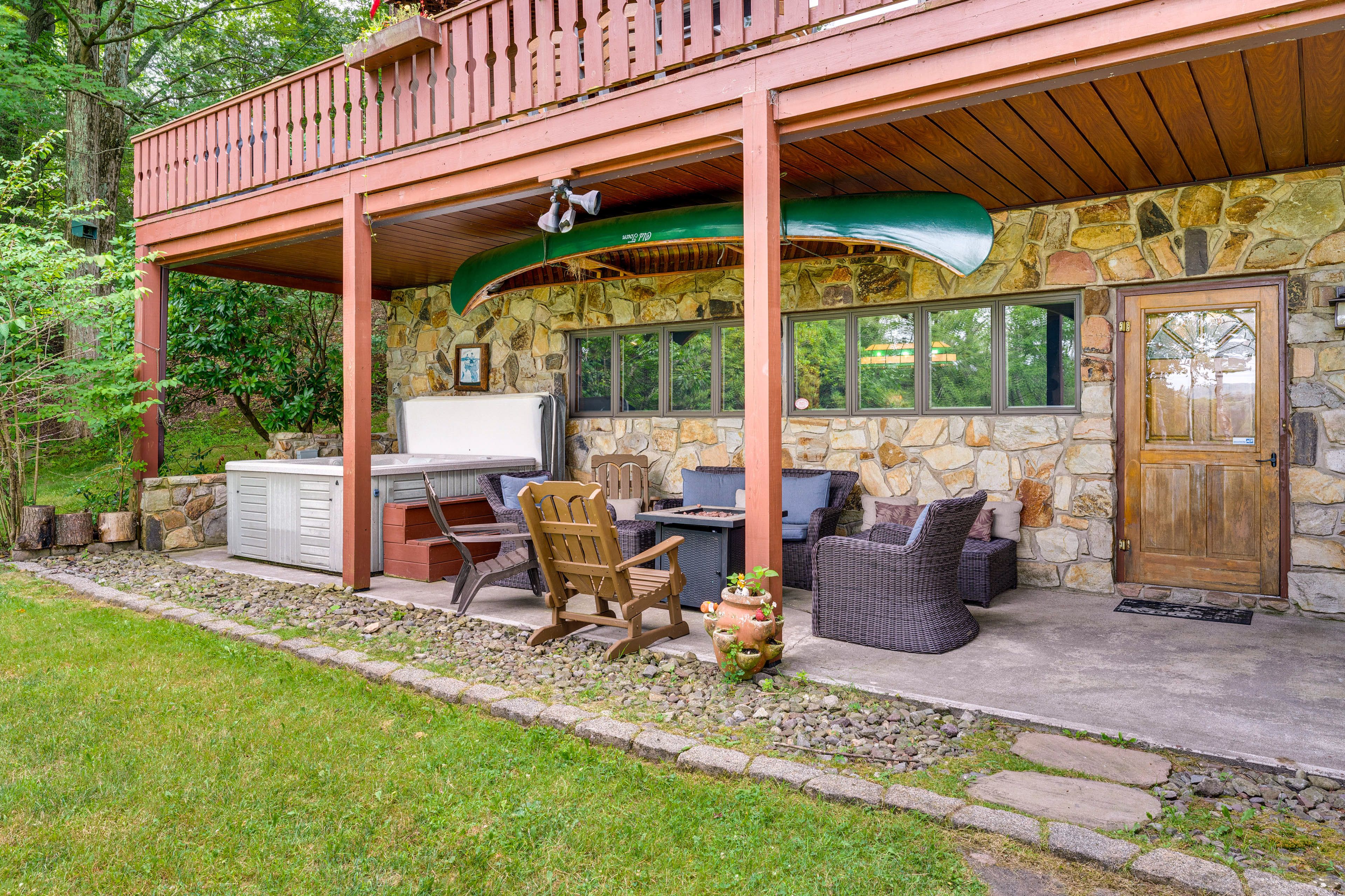 Private Patio | Hot Tub | Fire Pit | Outdoor Seating