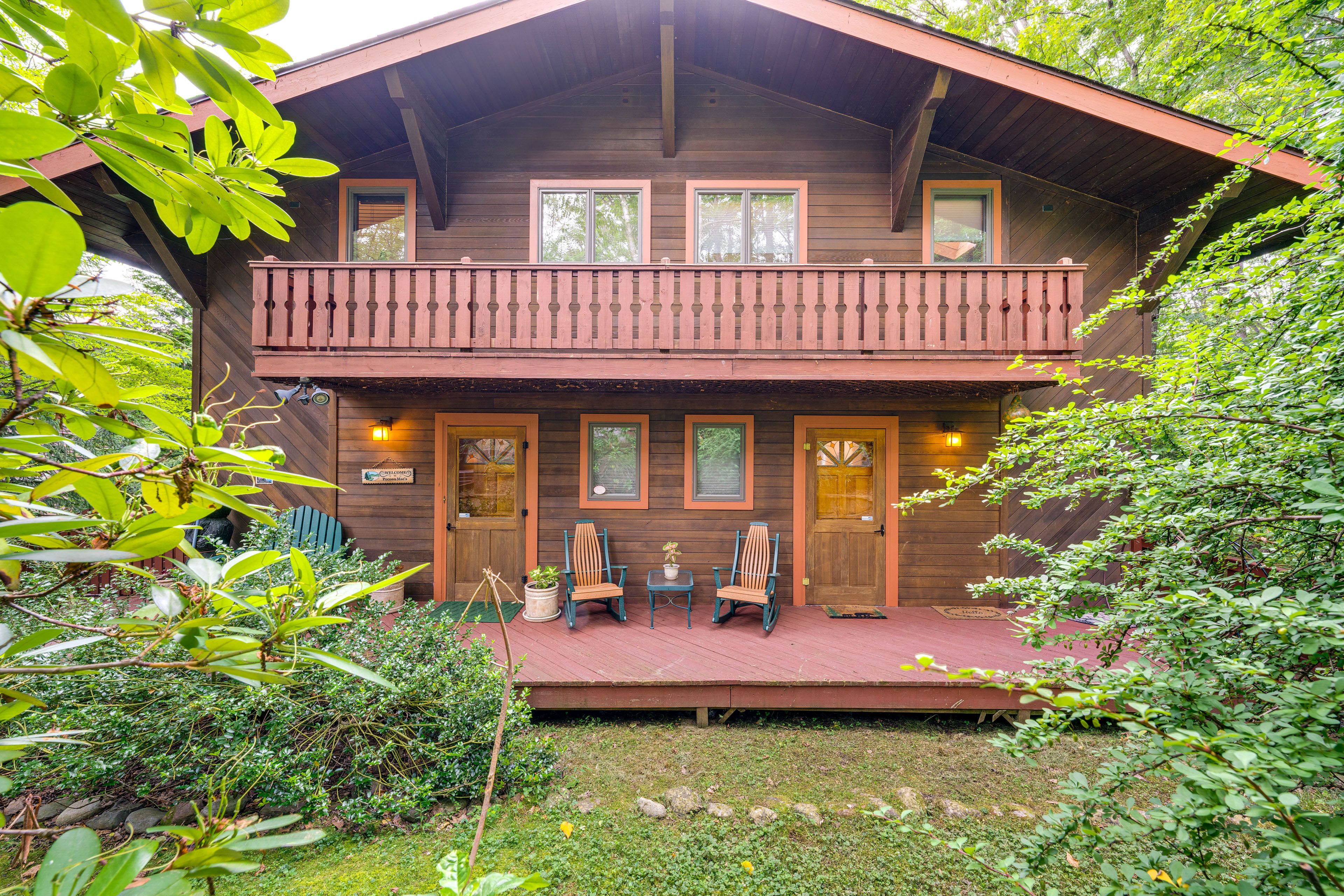 Home Exterior | Parking | Driveway (6 Vehicles)