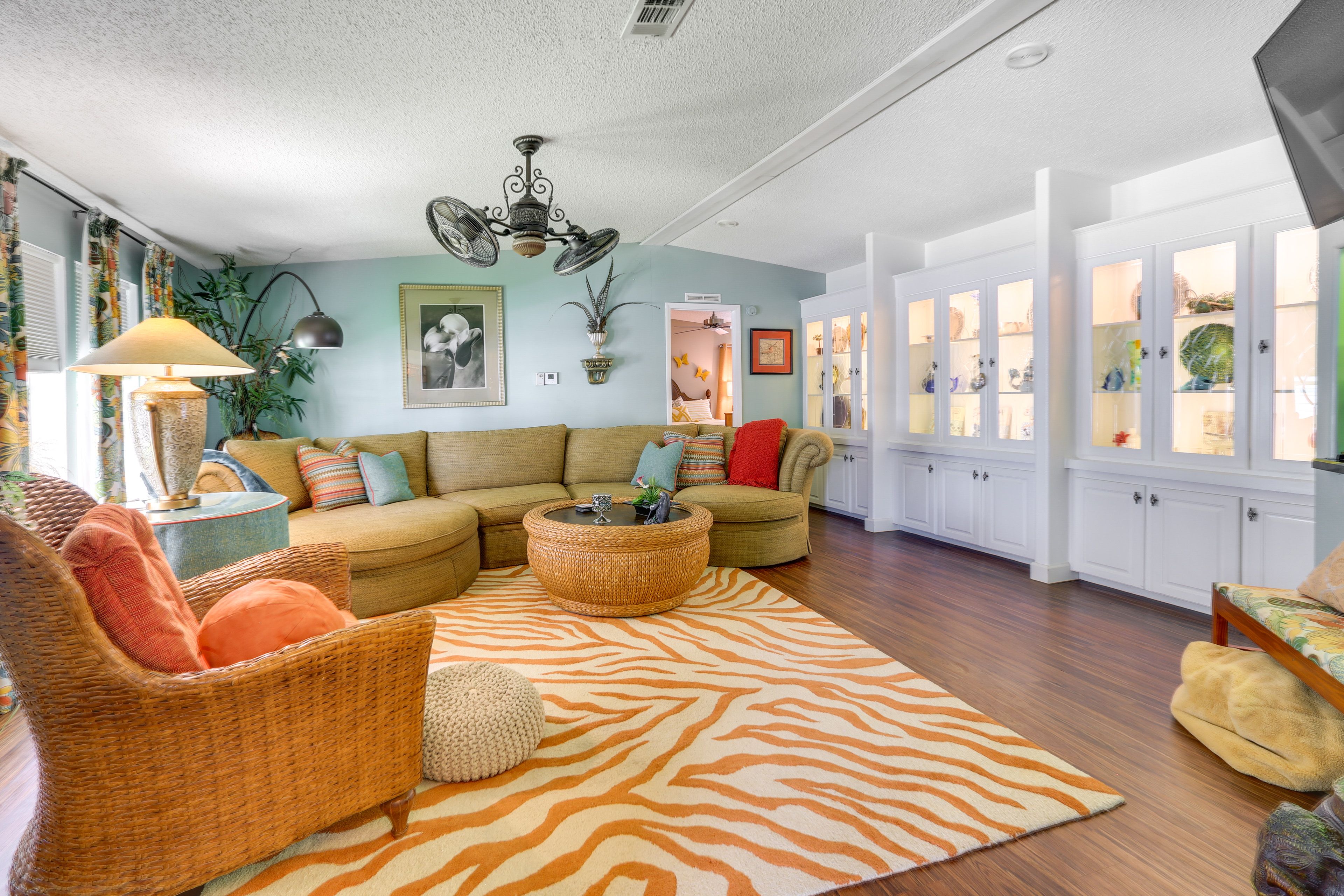 Living Room | Free WiFi | Central A/C & Heating | Smart TV
