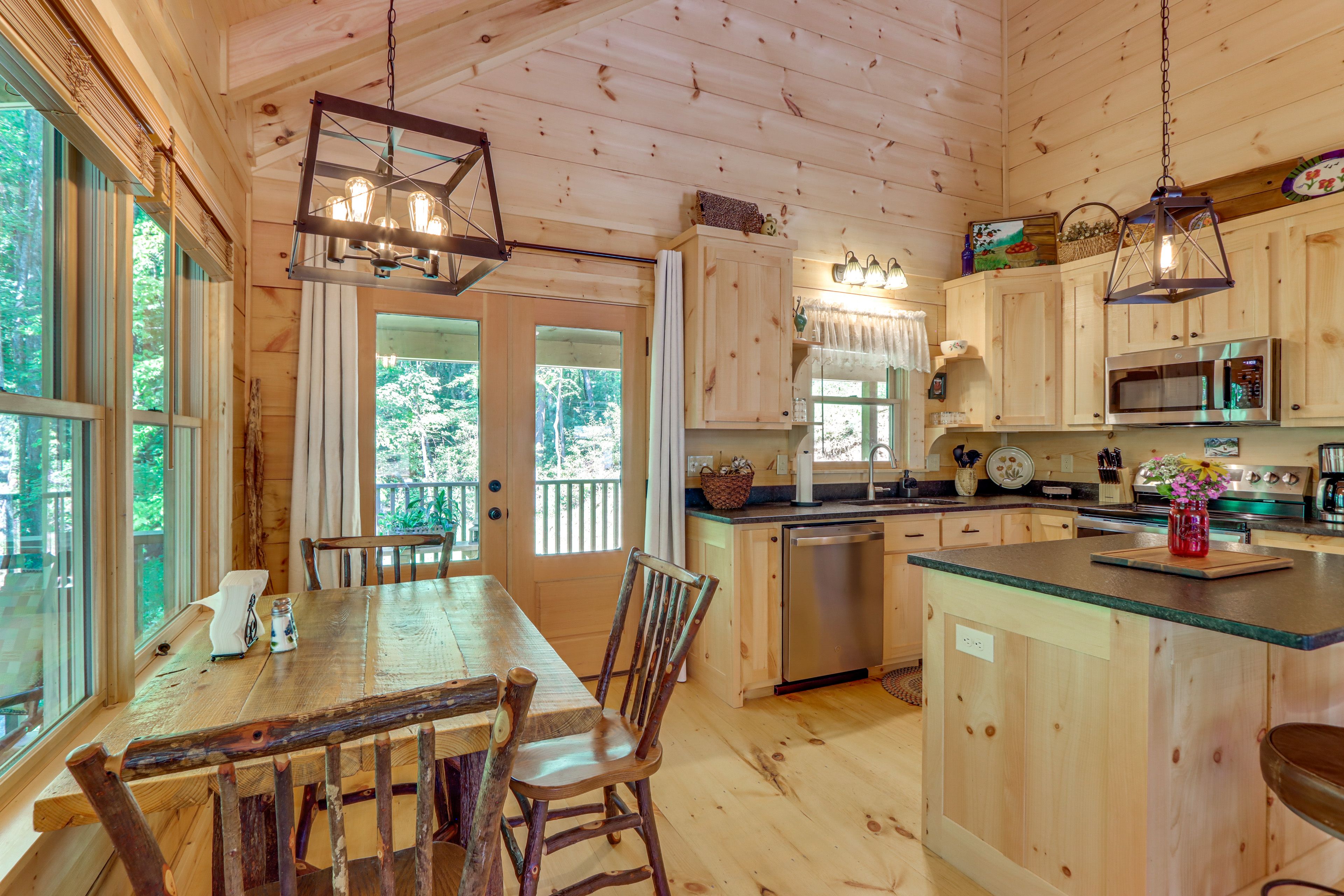 Dining Area | Kitchen