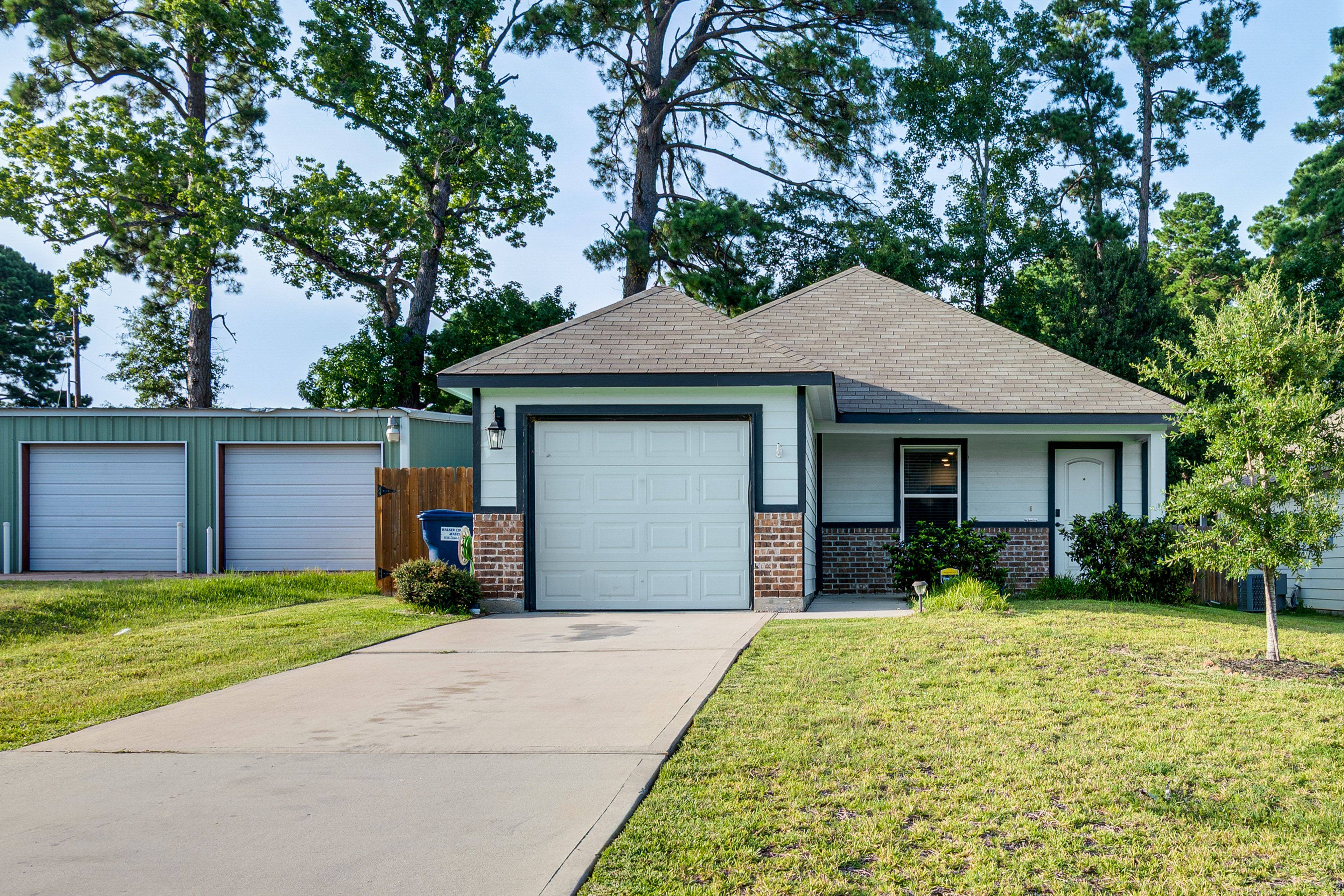 Willis Vacation Rental | 3BR | 2BA | 1,200 Sq Ft | Step-Free Entry