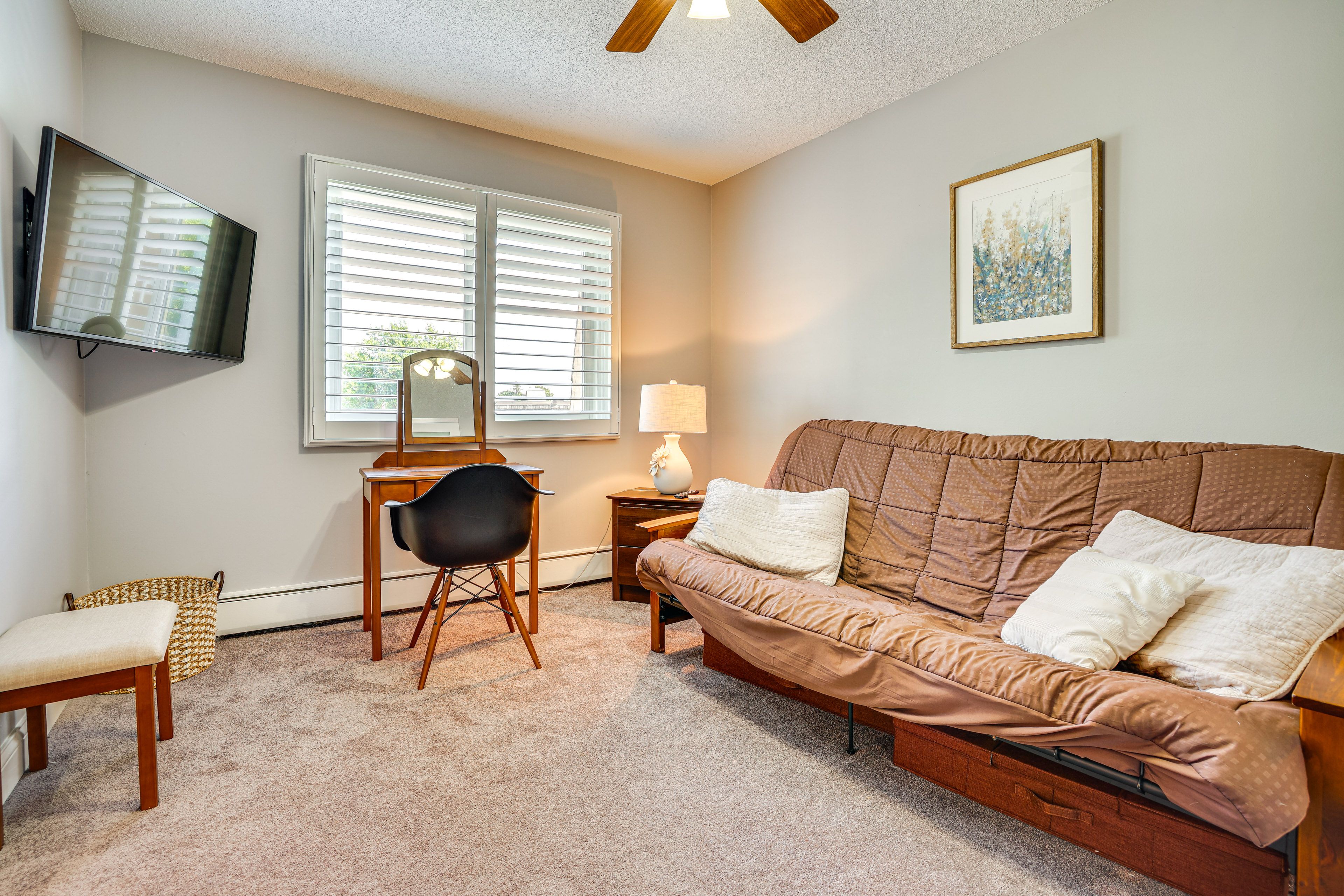 Bedroom 2 | Queen Futon | Smart TV